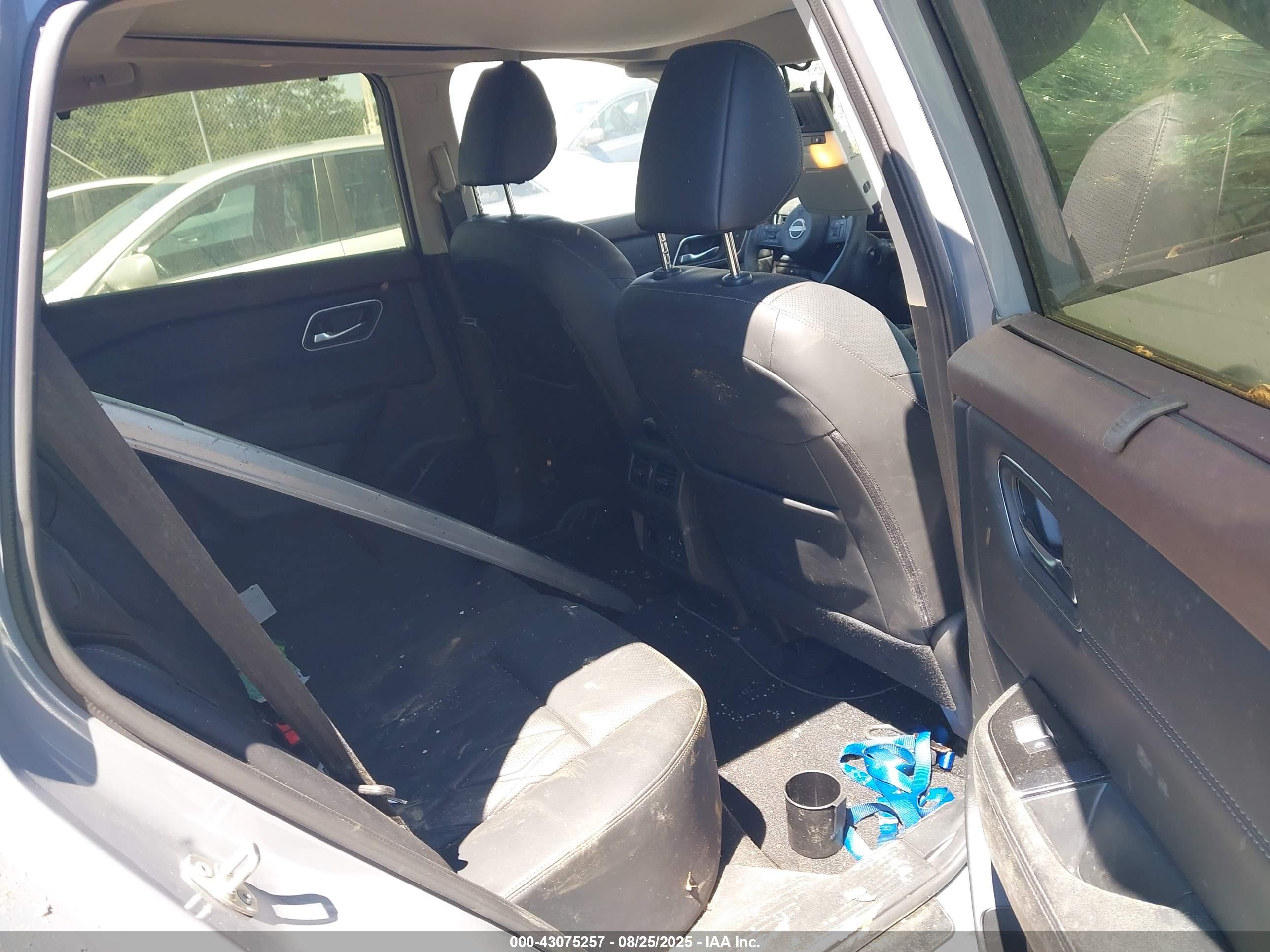 NISSAN ROGUE image 8