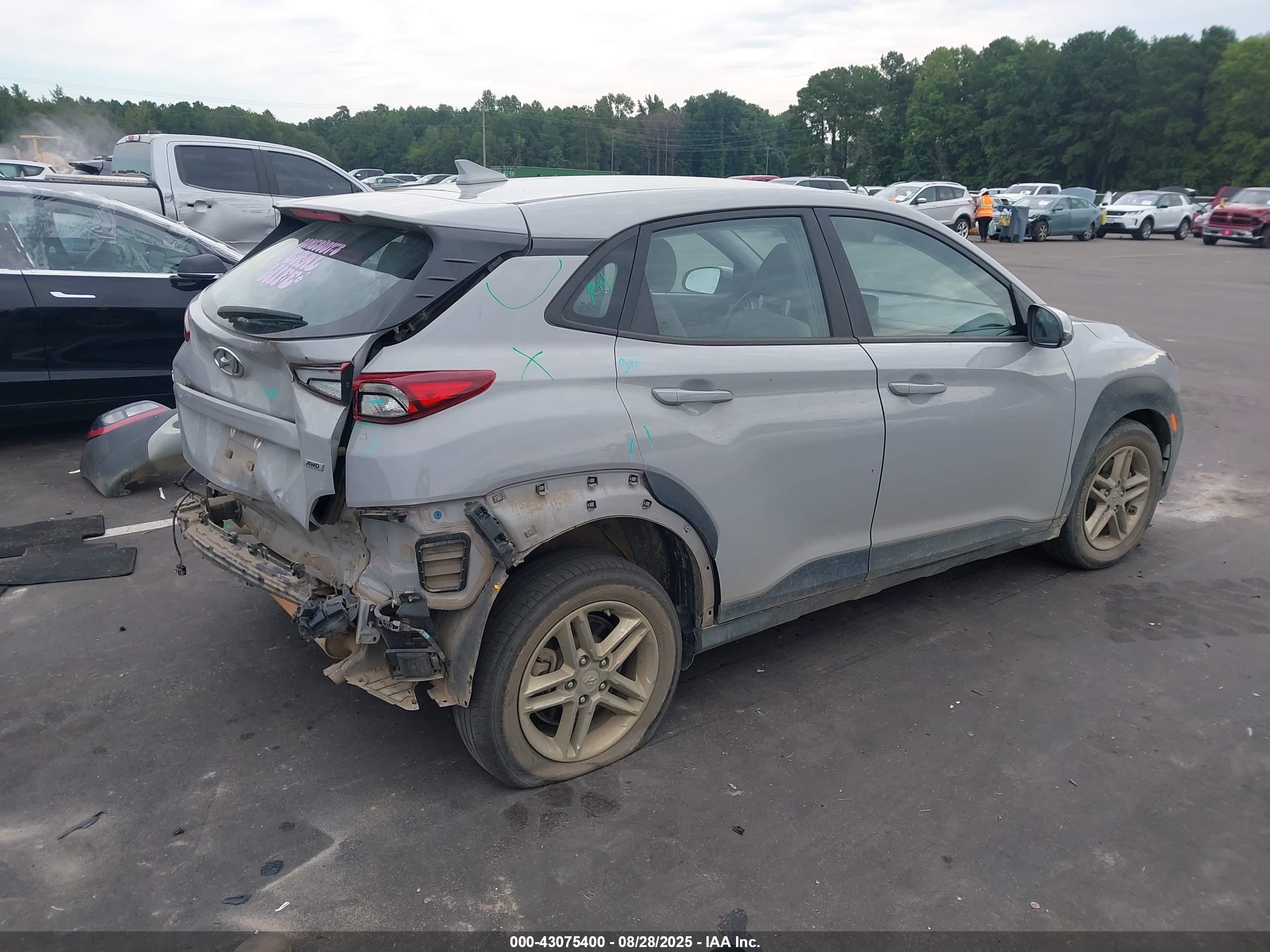 HYUNDAI KONA image 4