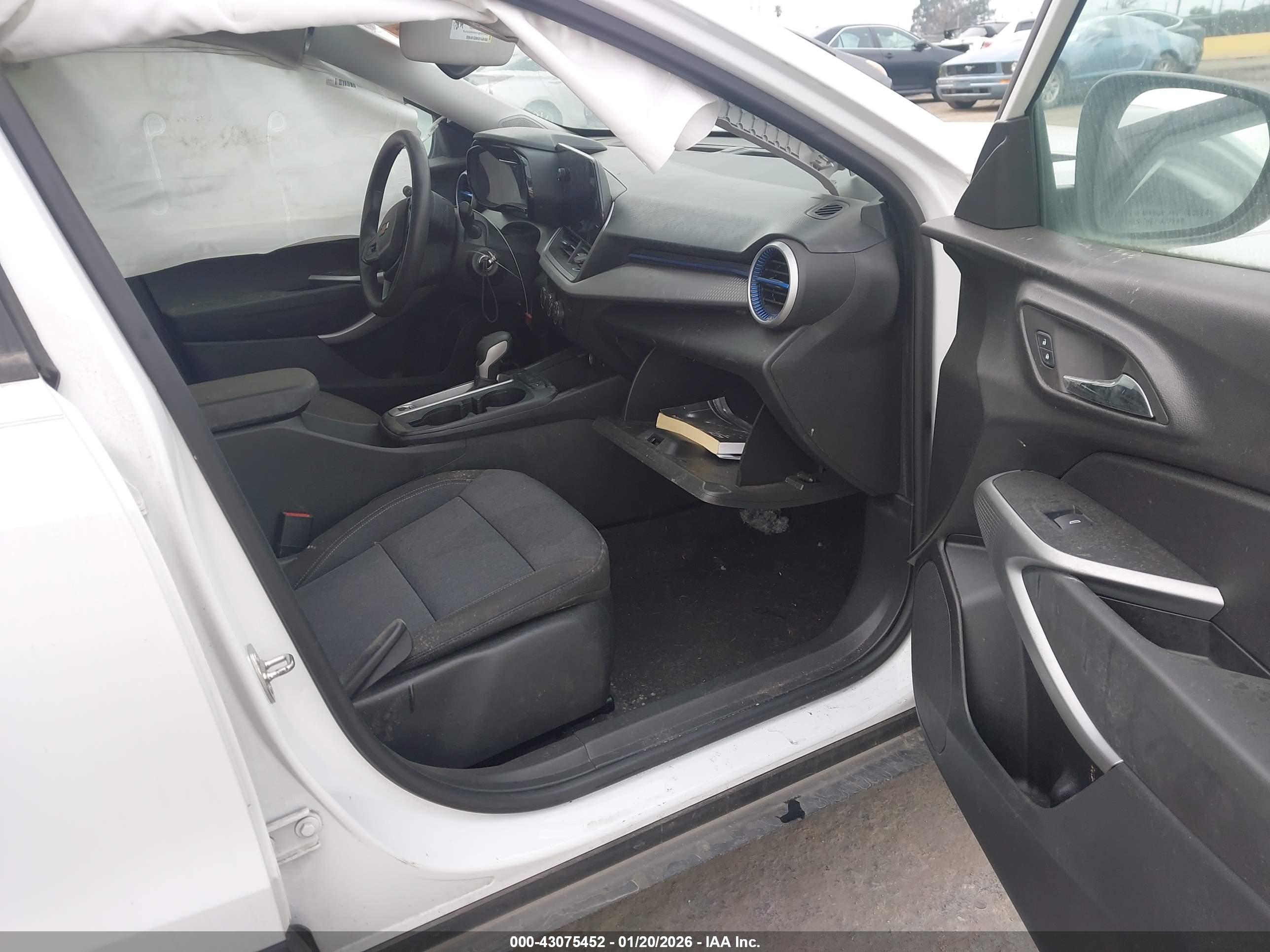 CHEVROLET TRAX image 5