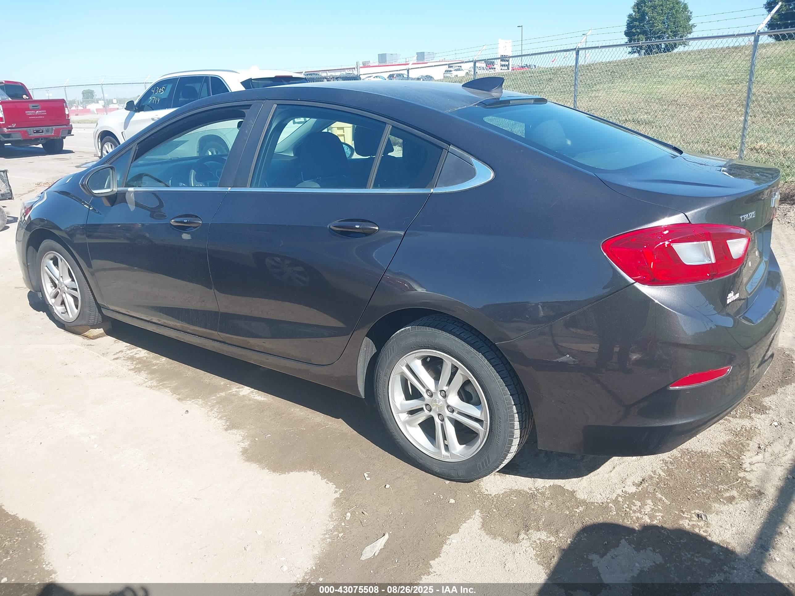 CHEVROLET CRUZE image 3