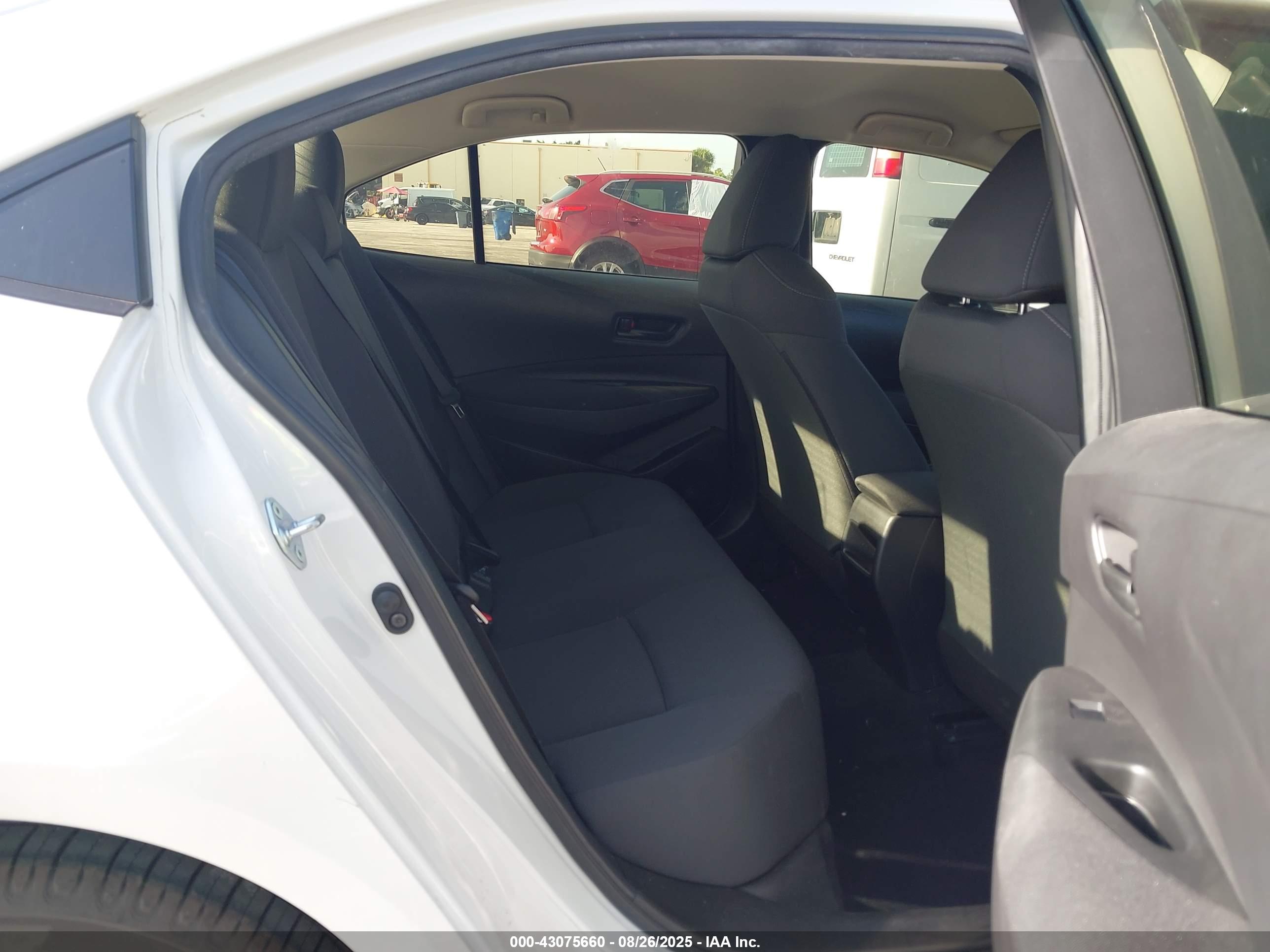 TOYOTA COROLLA image 8