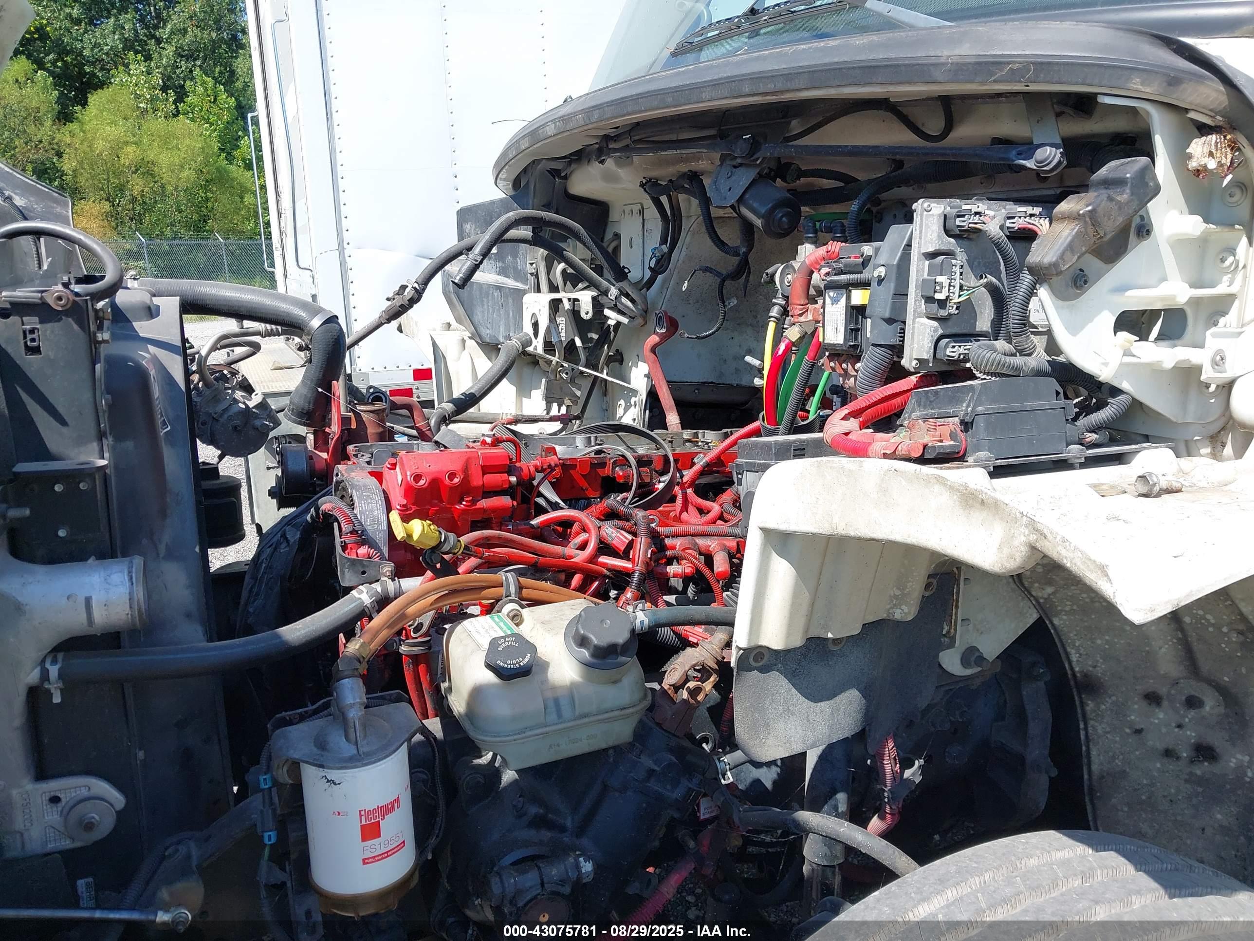 FREIGHTLINER M2 image 10