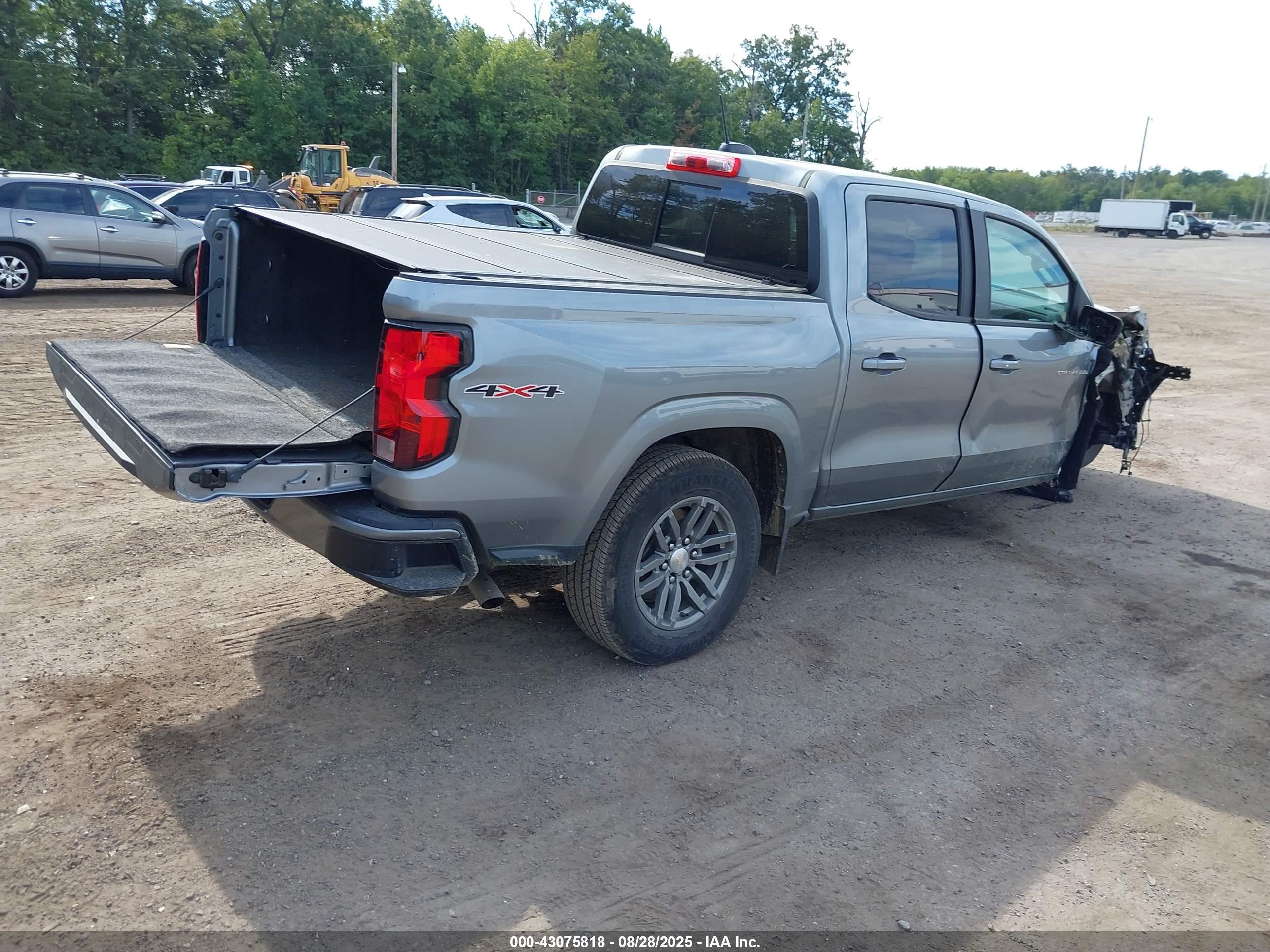 CHEVROLET COLORADO image 4