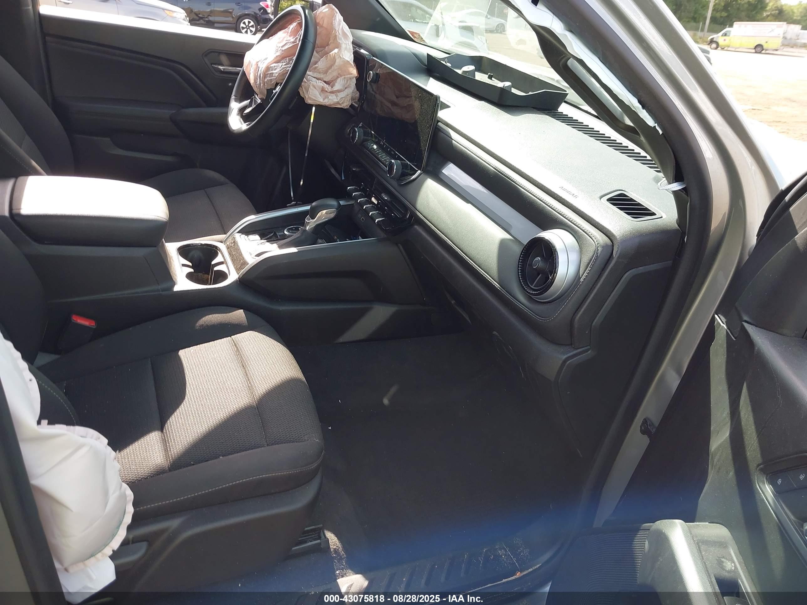 CHEVROLET COLORADO image 5