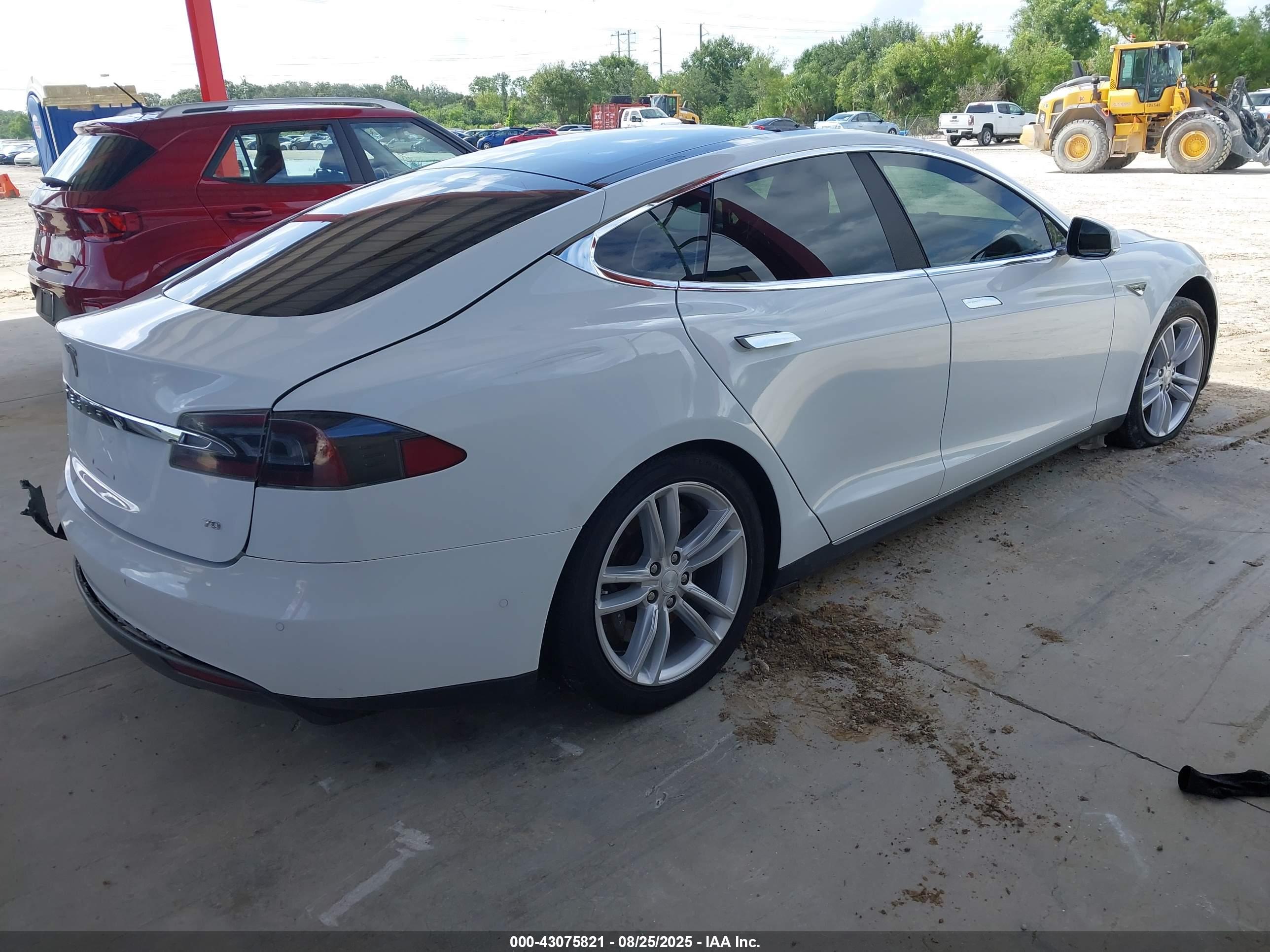 TESLA MODEL image 4