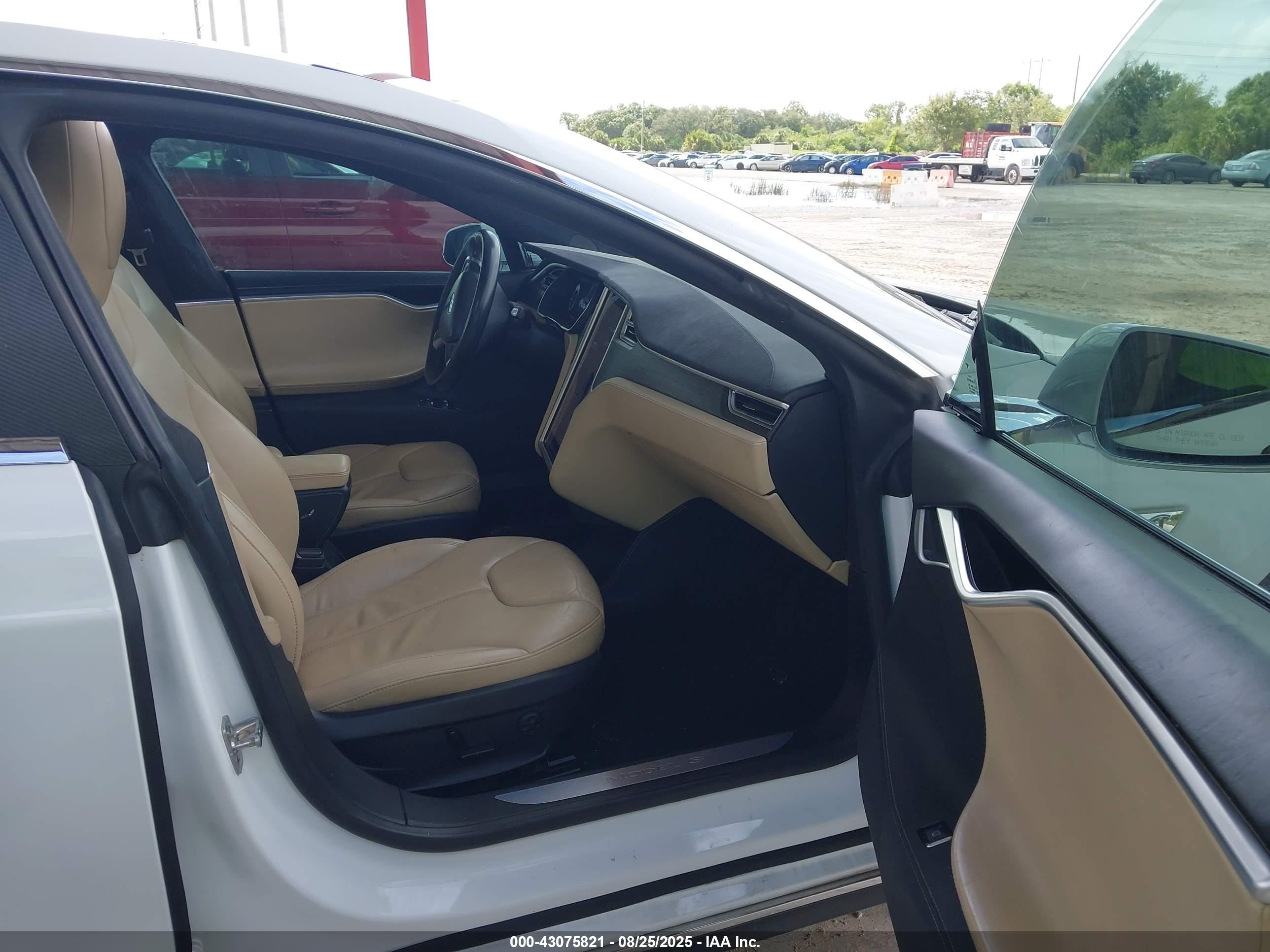 TESLA MODEL image 5