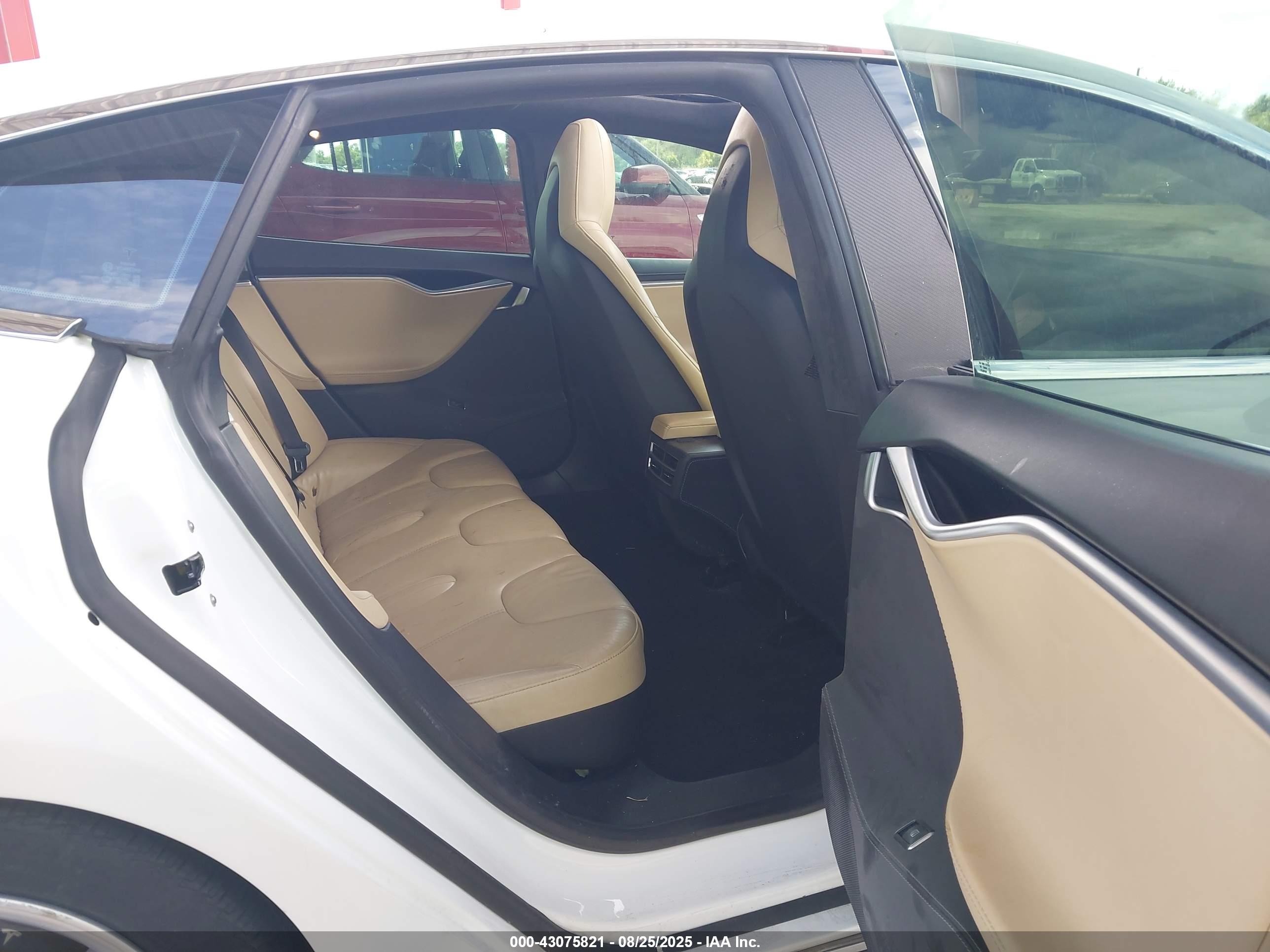TESLA MODEL image 8