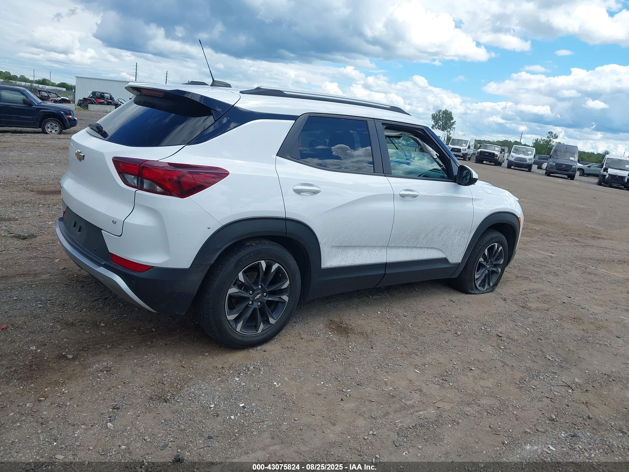 CHEVROLET TRAILBLAZER image 4
