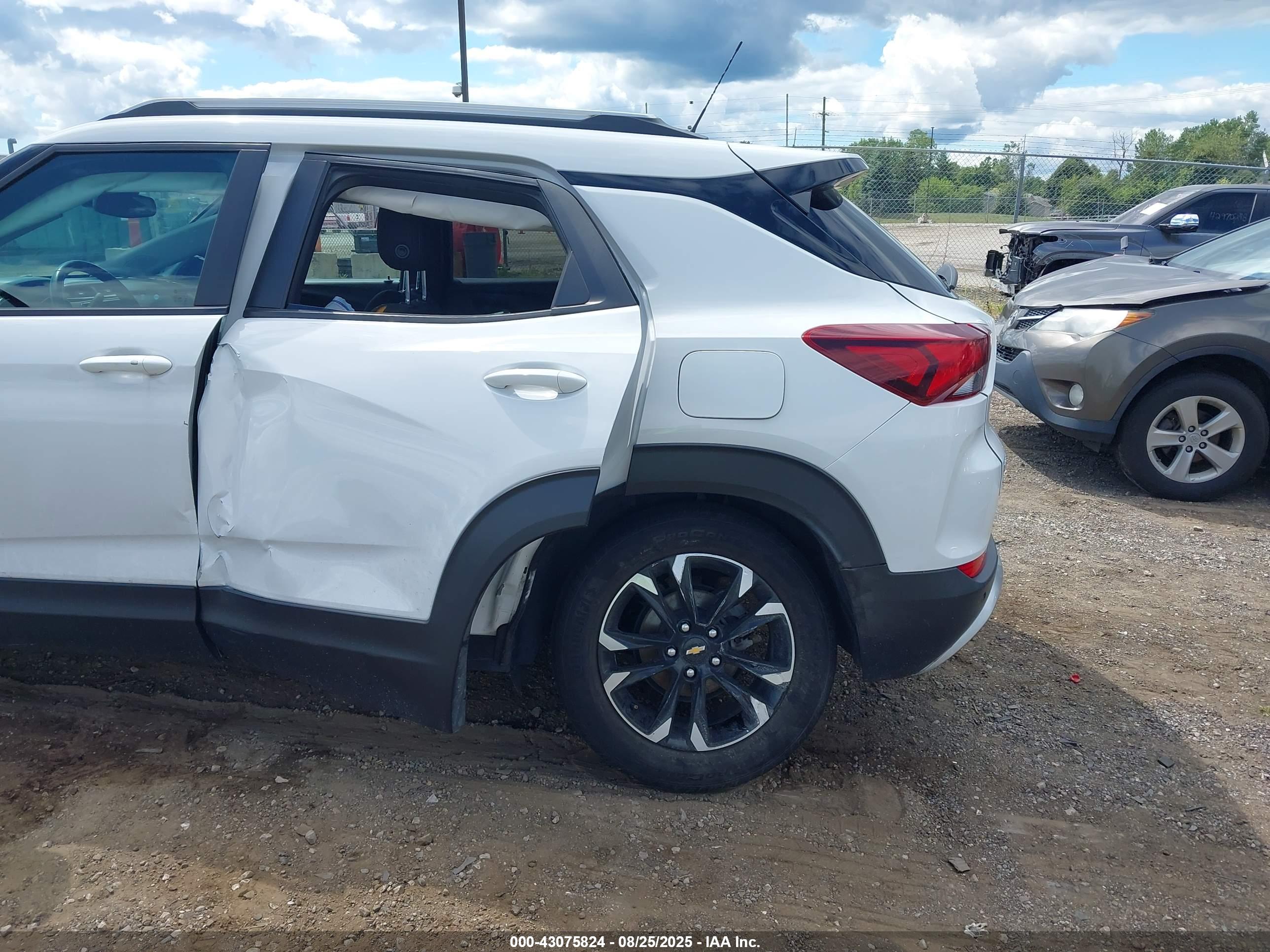 CHEVROLET TRAILBLAZER image 6