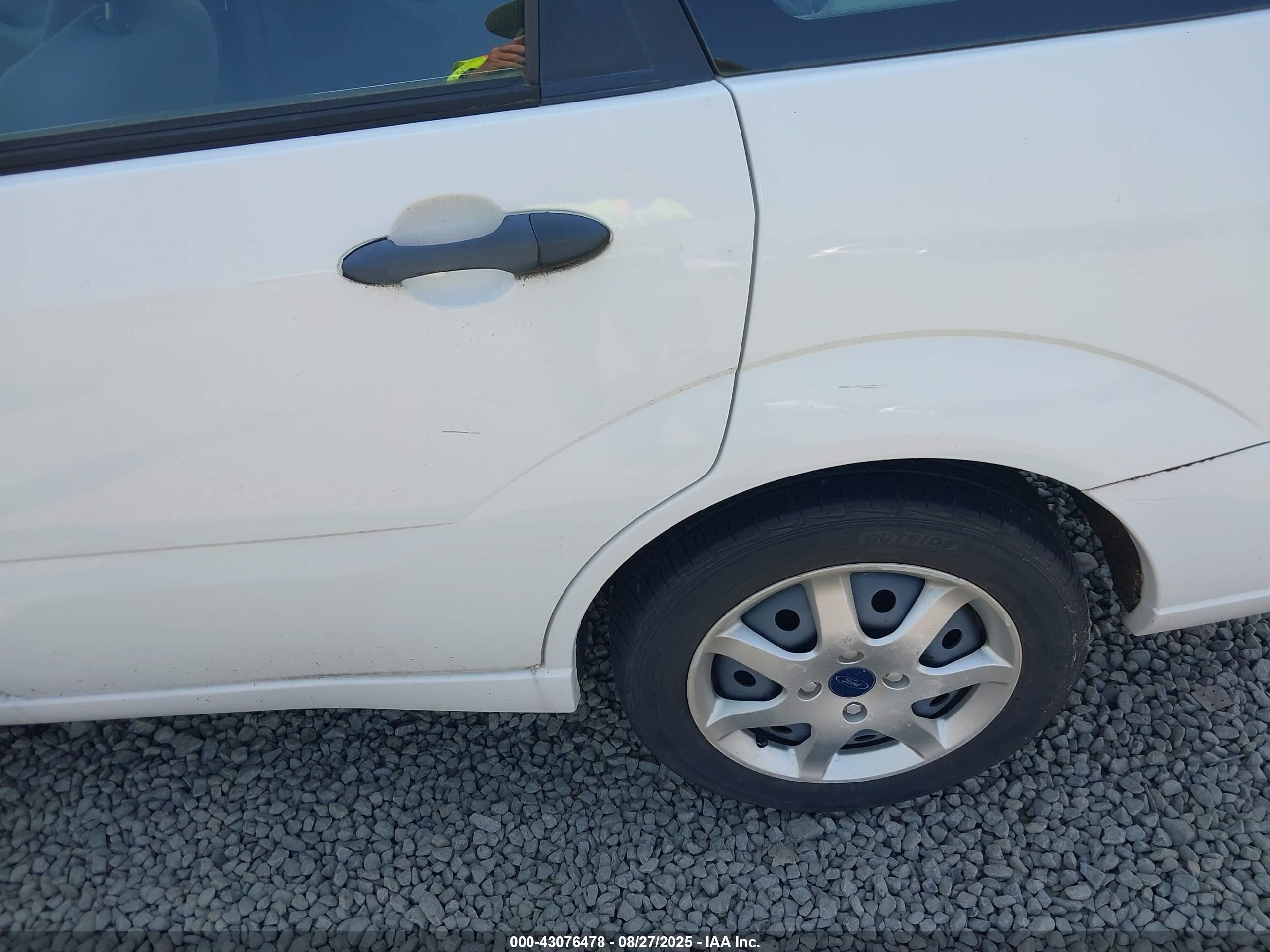 FORD FOCUS image 6