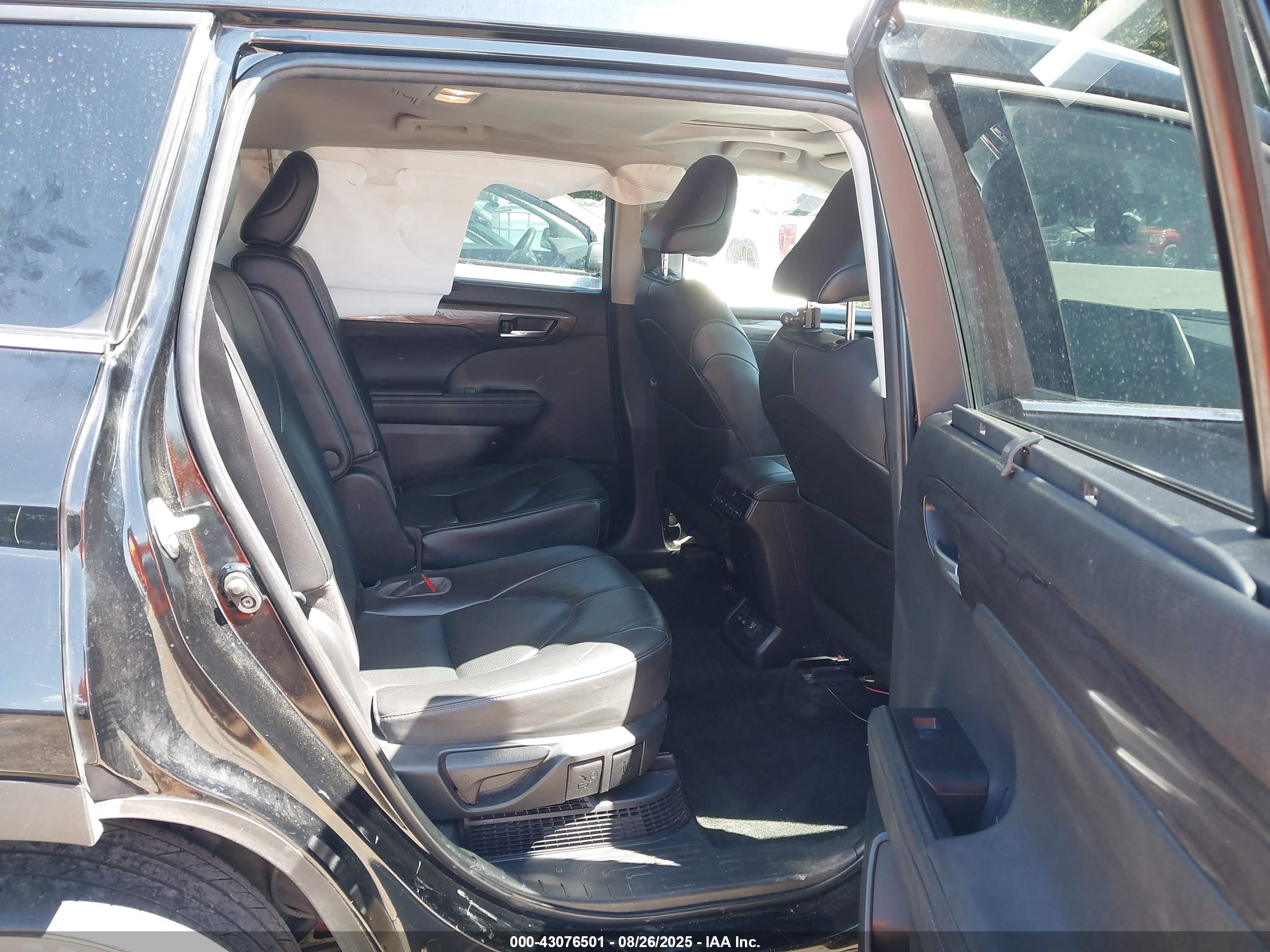 TOYOTA HIGHLANDER image 8