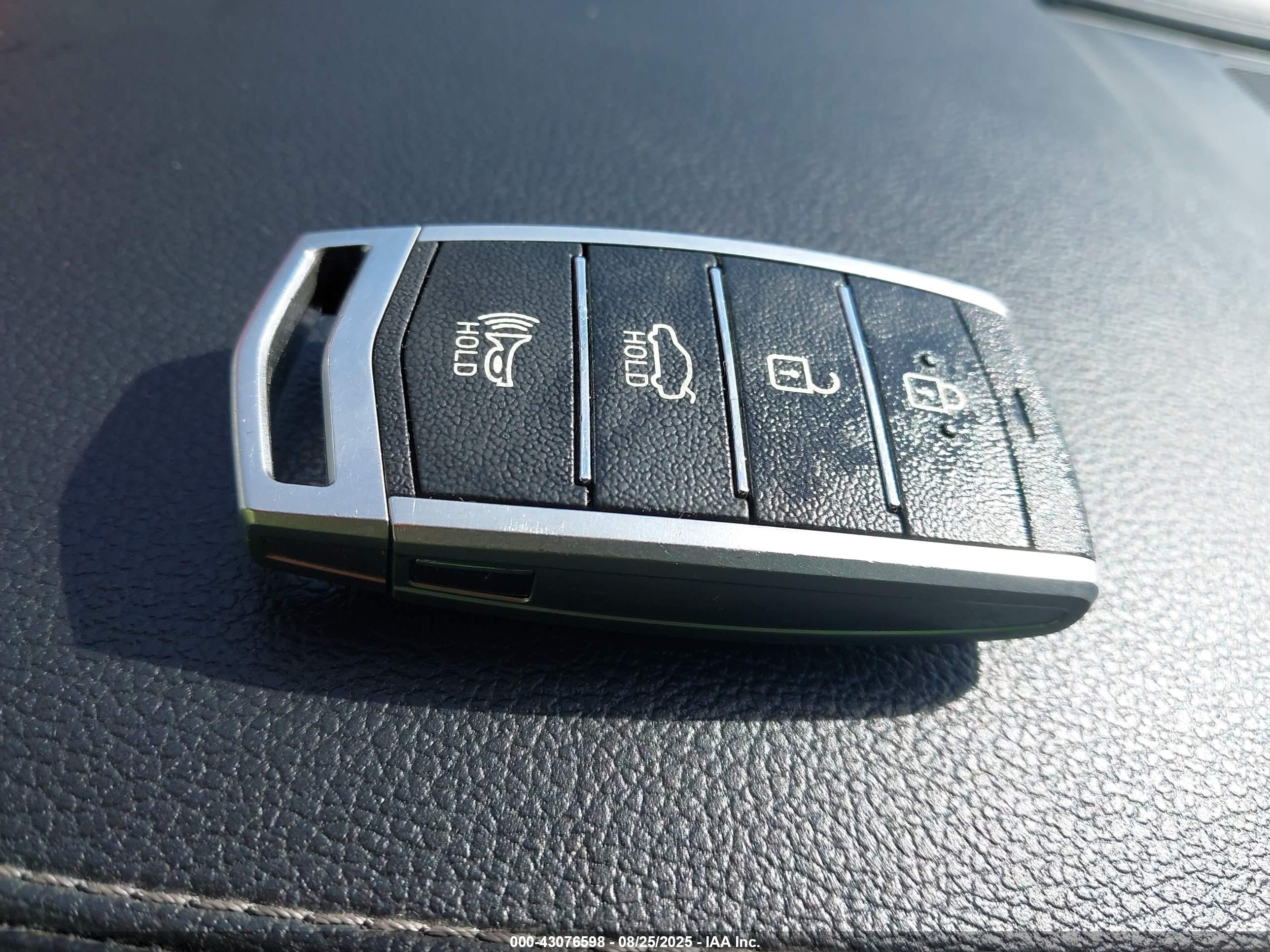 GENESIS G70 image 11