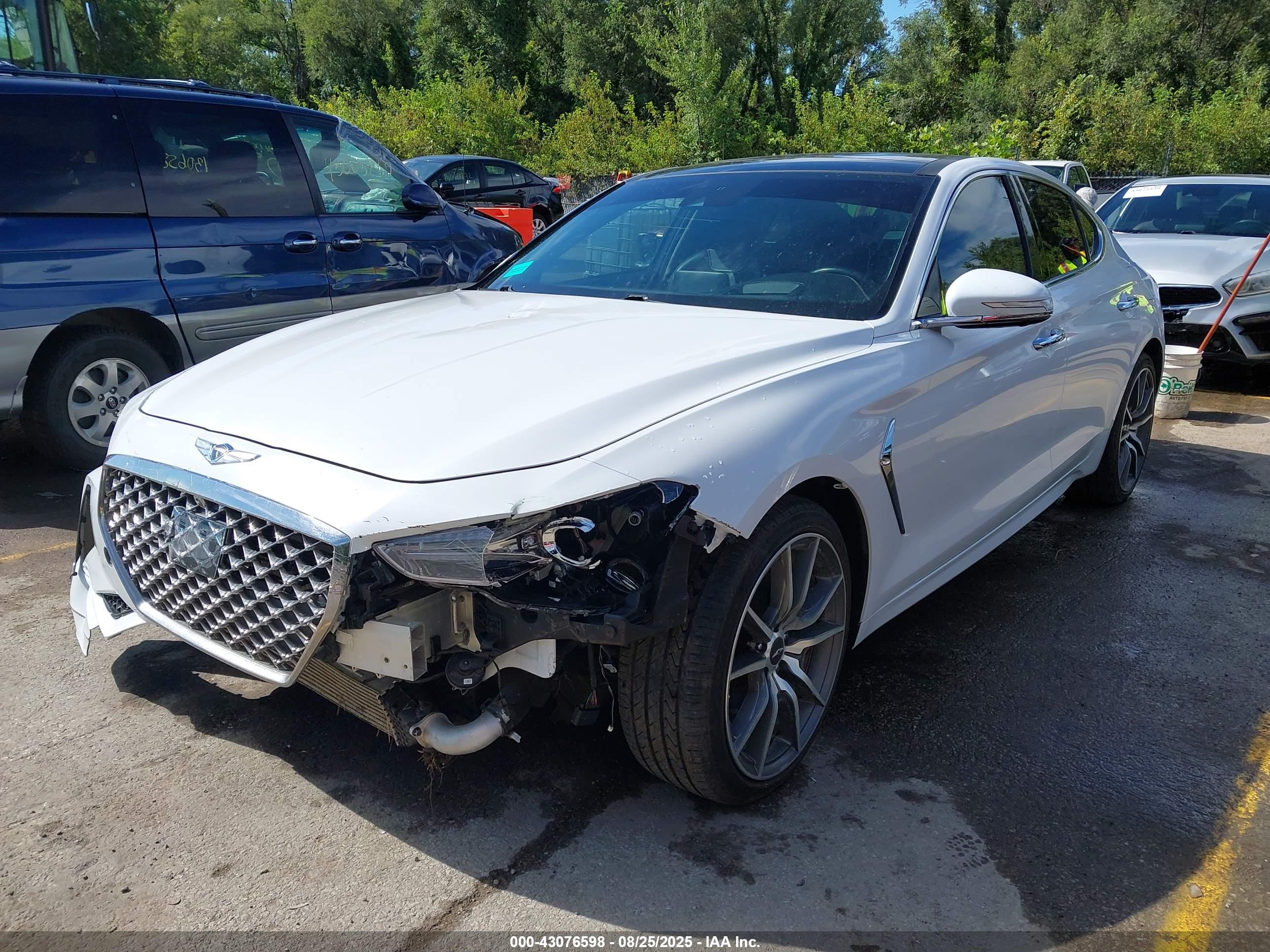 GENESIS G70 image 2