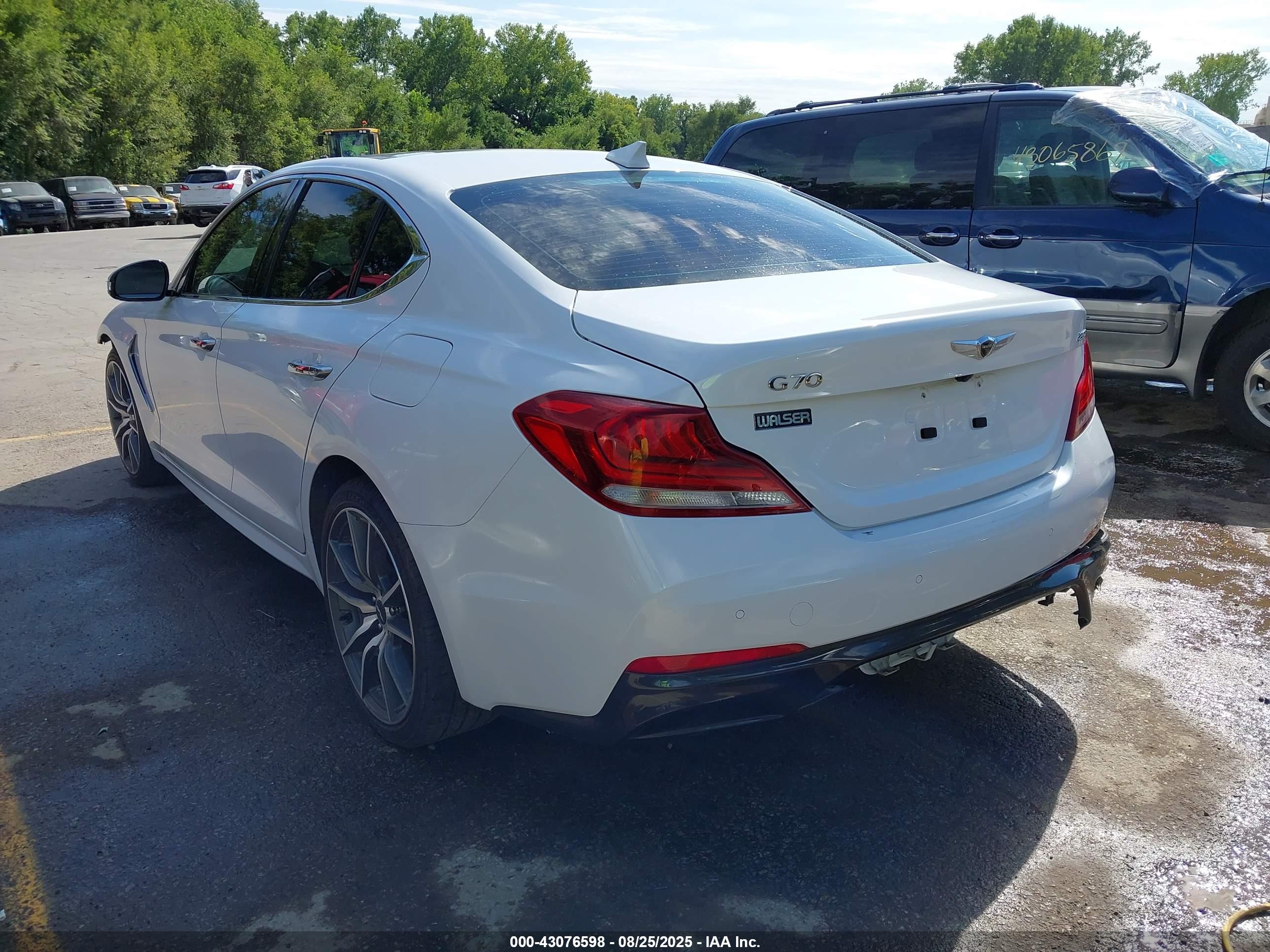 GENESIS G70 image 3