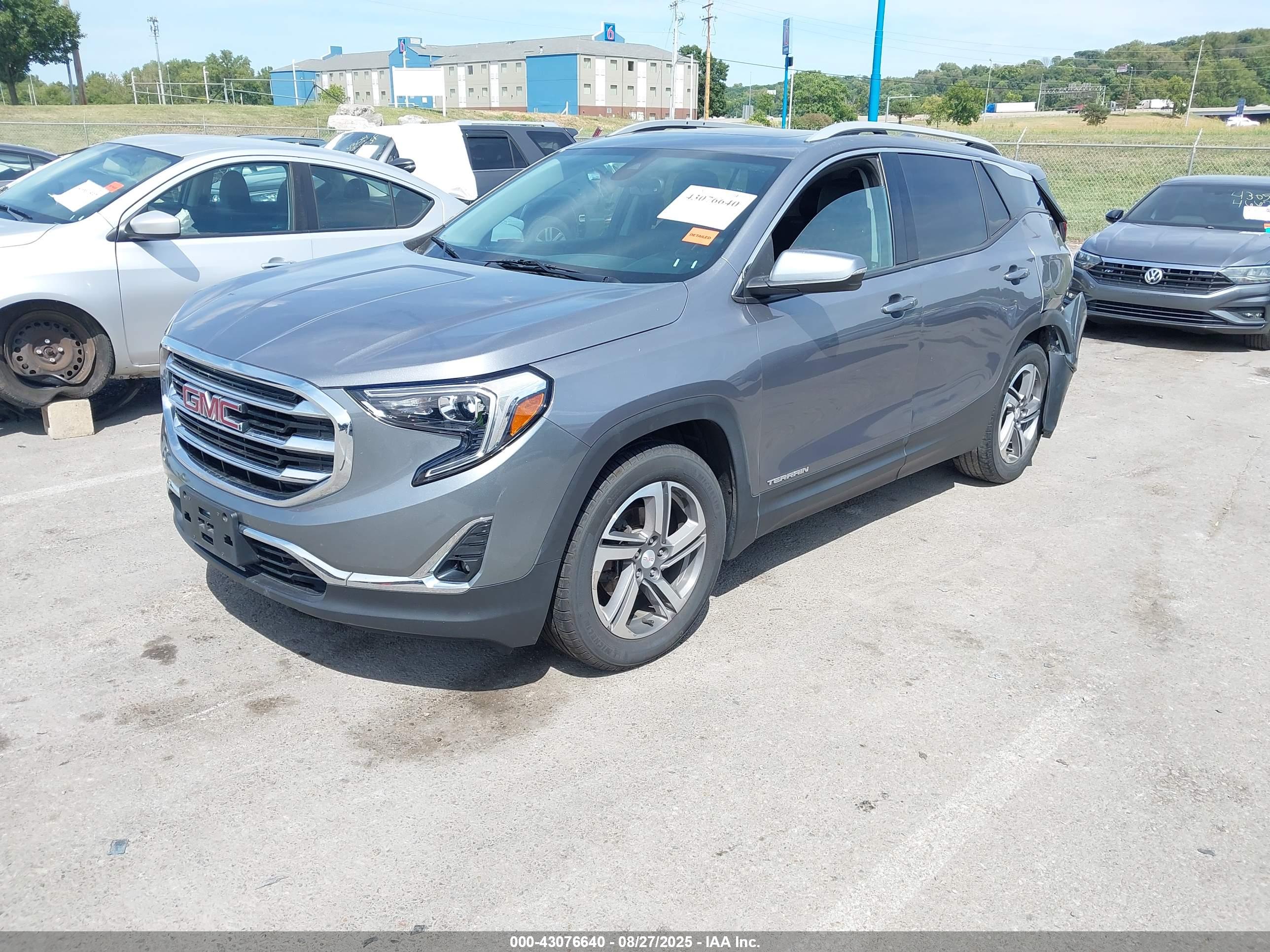 GMC TERRAIN image 2