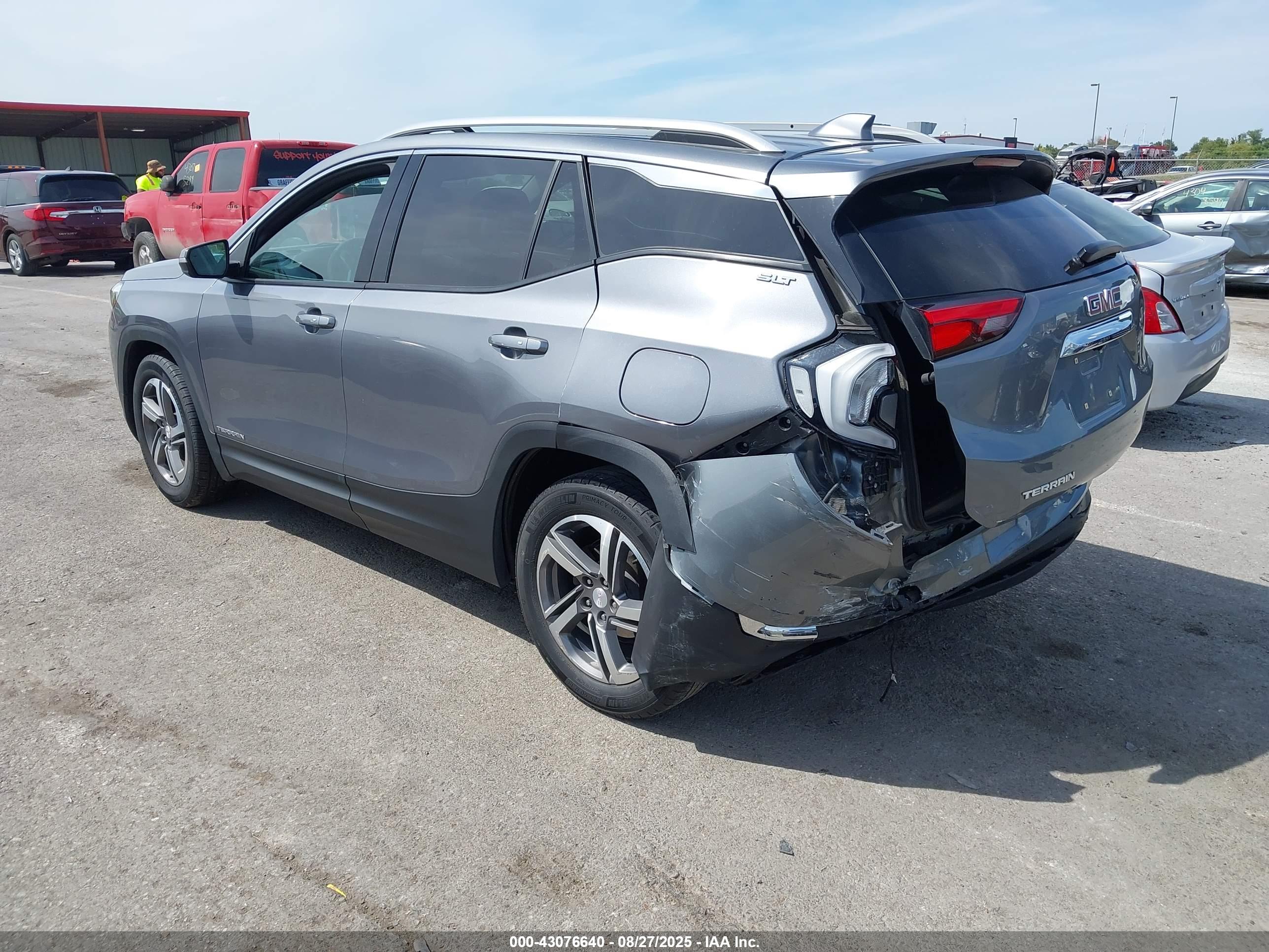 GMC TERRAIN image 3