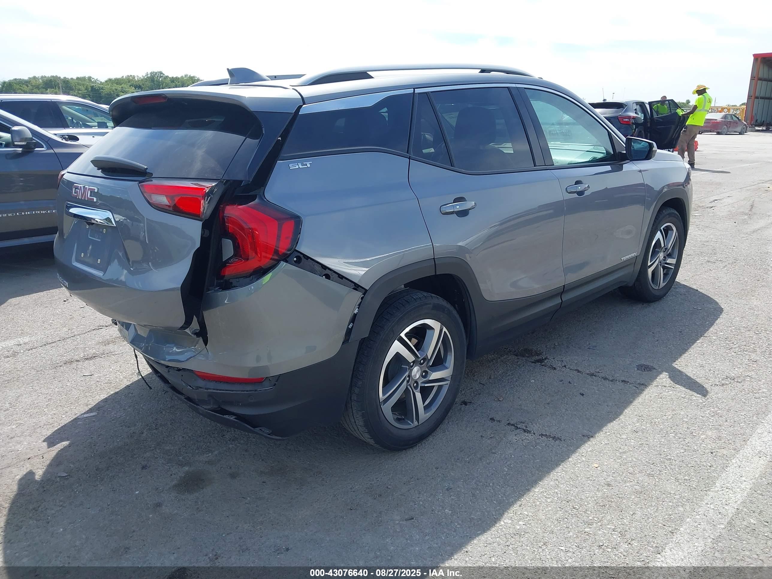 GMC TERRAIN image 4