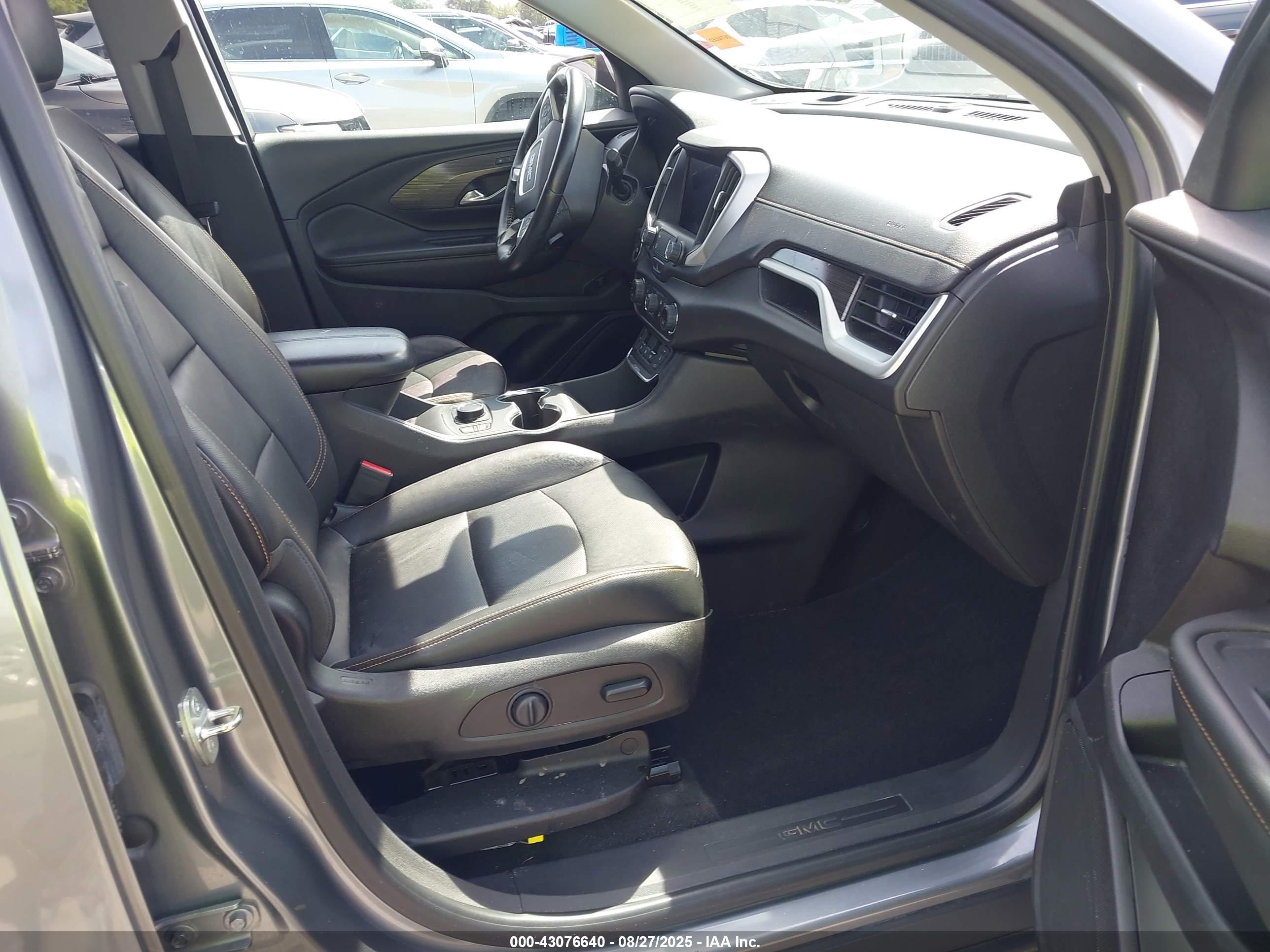 GMC TERRAIN image 5