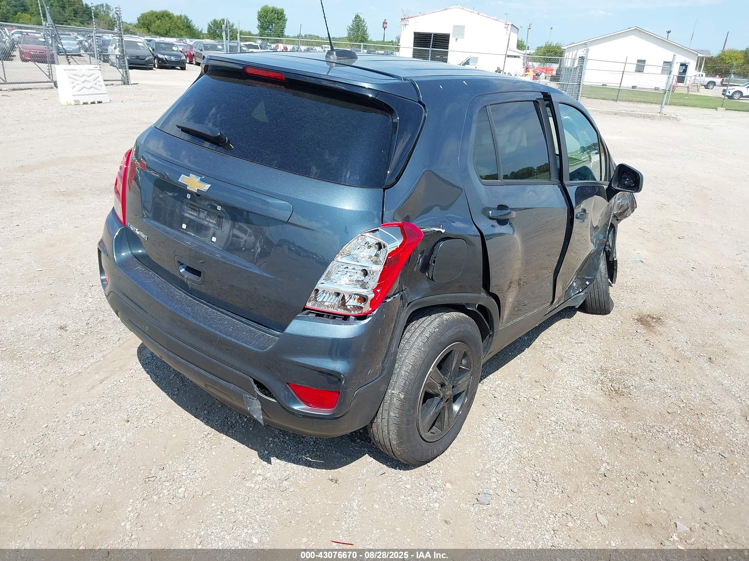 CHEVROLET TRAX image 4