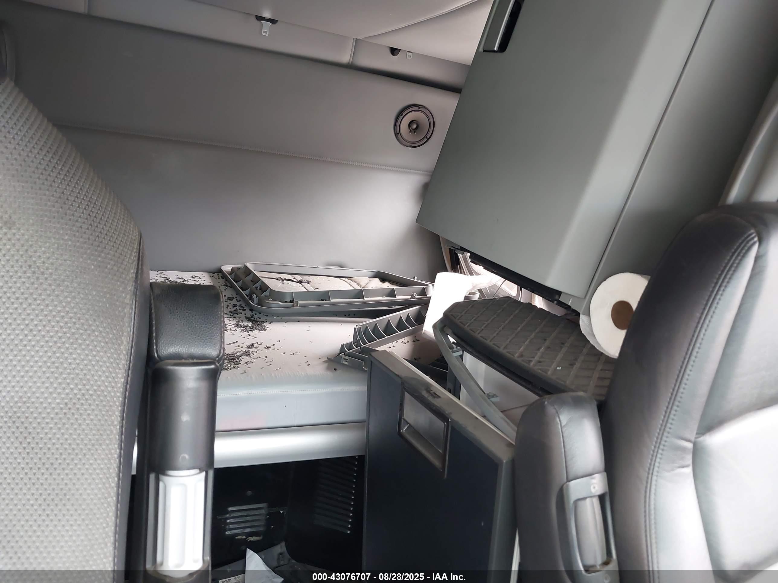 KENWORTH T680 image 7