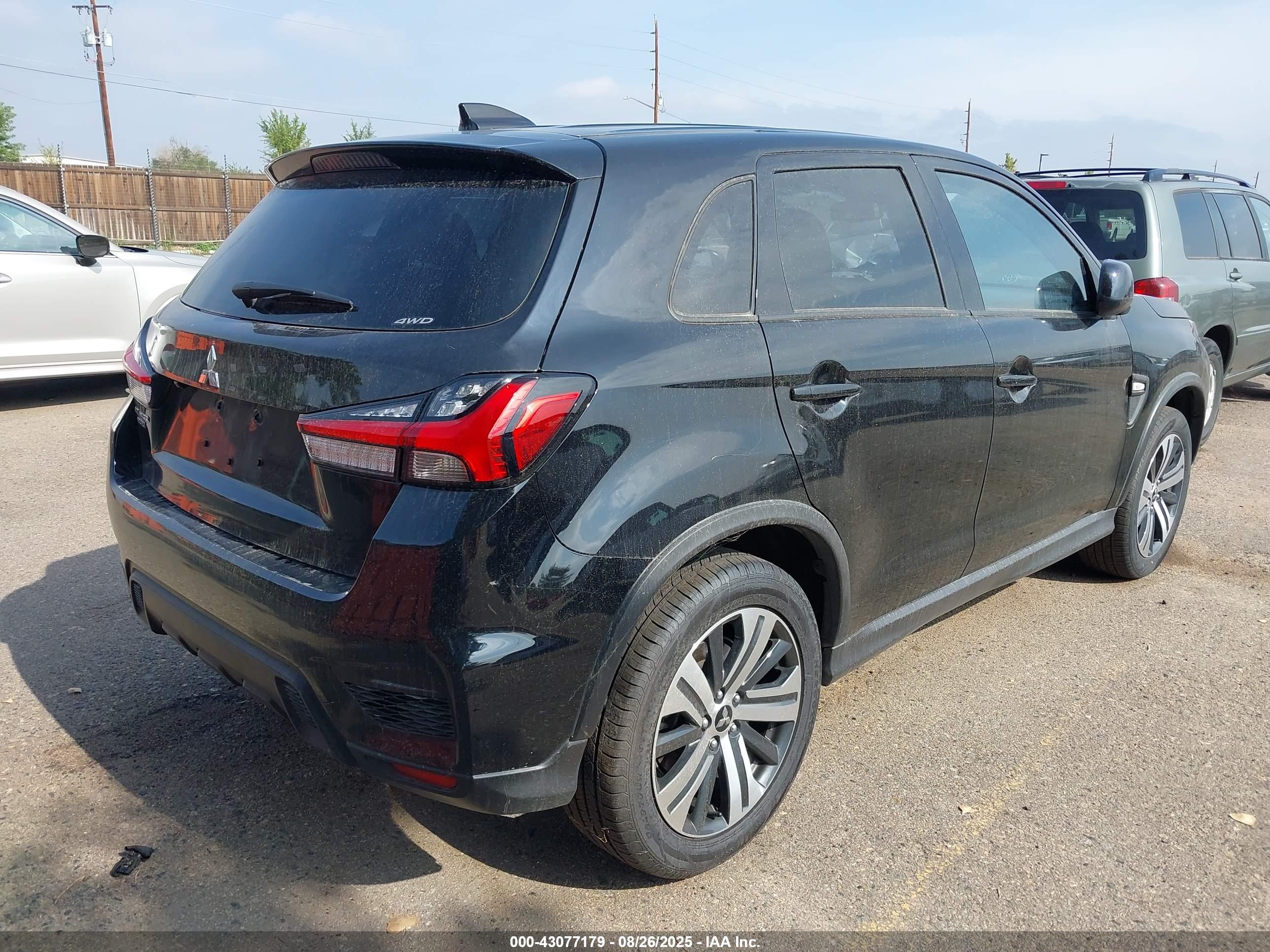 MITSUBISHI OUTLANDER image 4