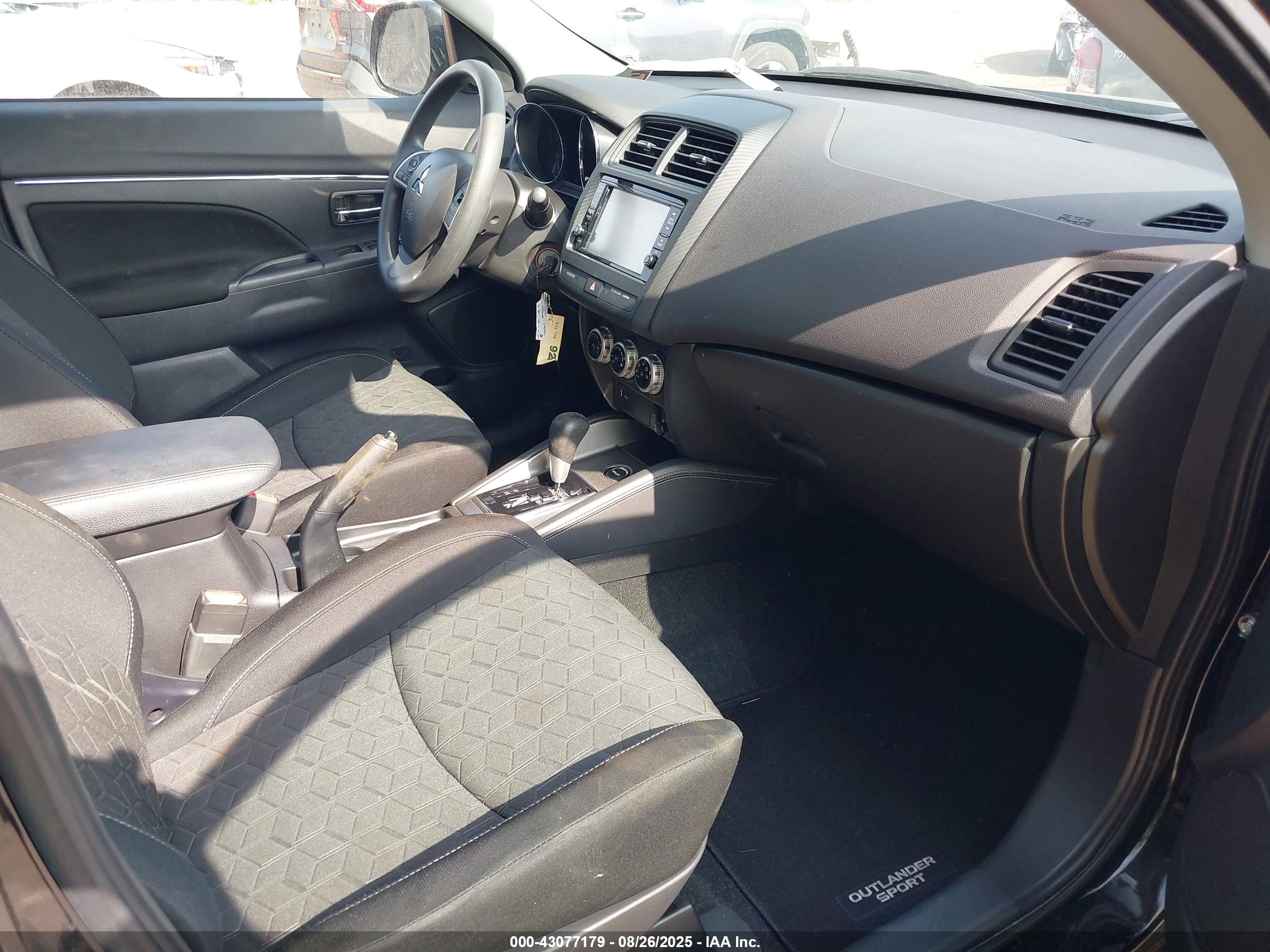 MITSUBISHI OUTLANDER image 5