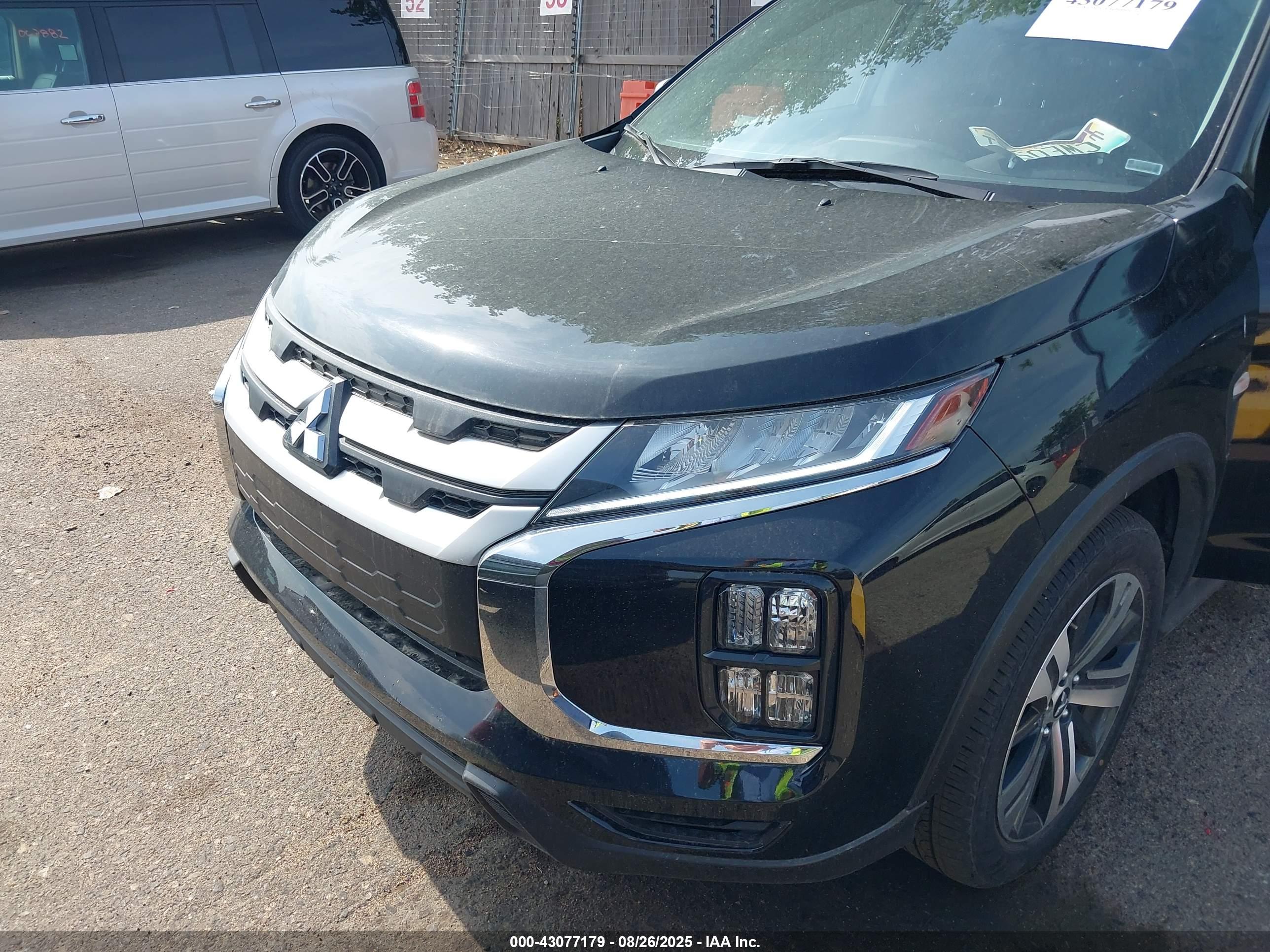 MITSUBISHI OUTLANDER image 6