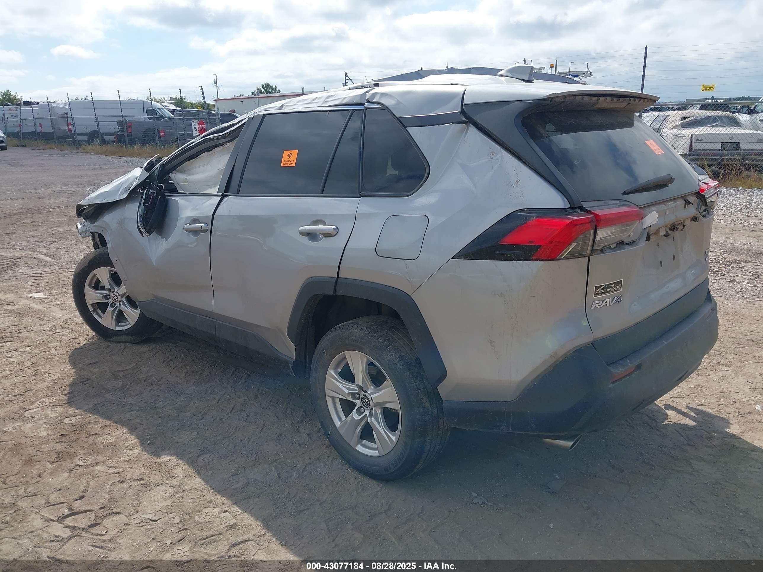 TOYOTA RAV4 image 3
