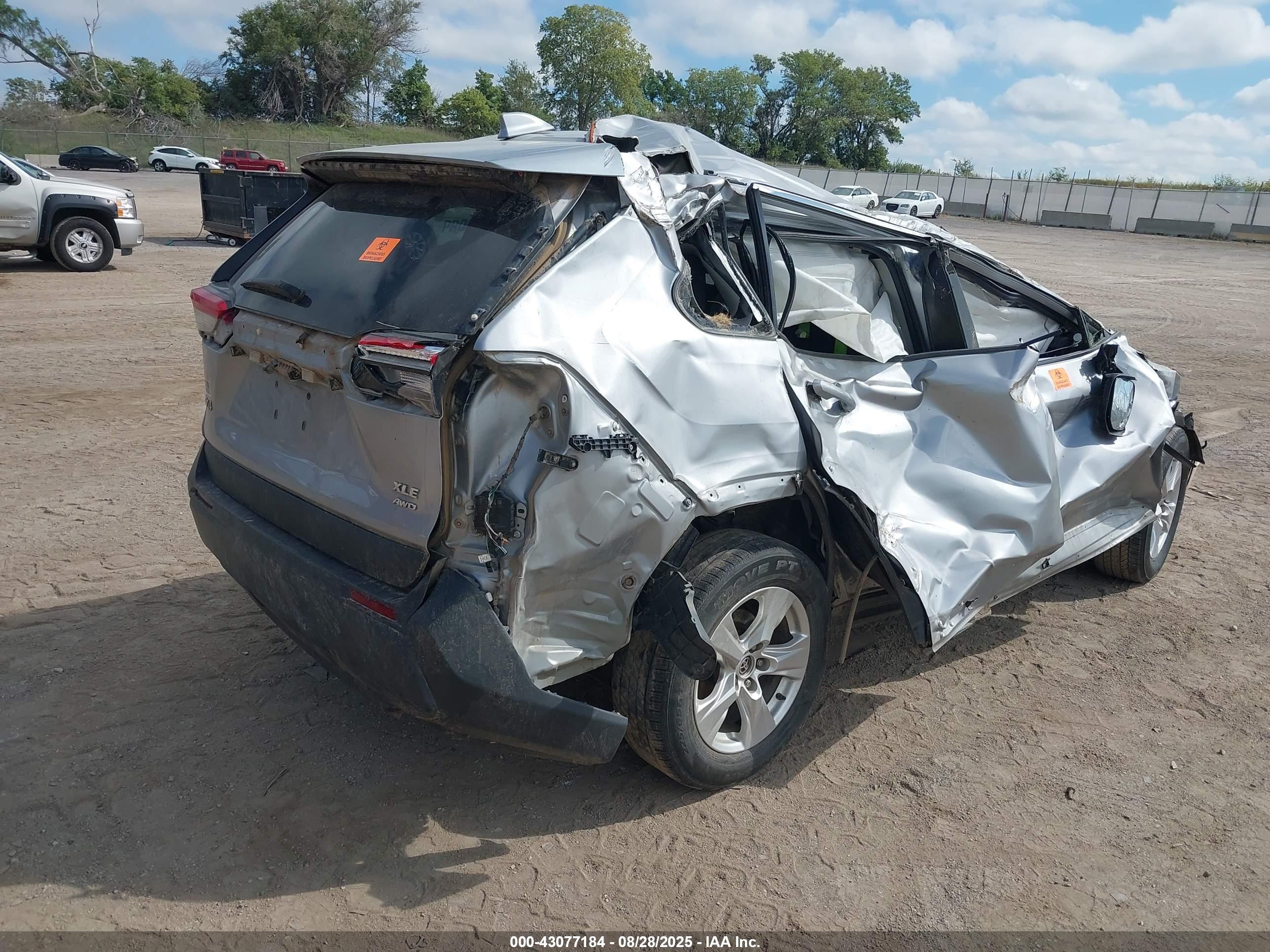 TOYOTA RAV4 image 4