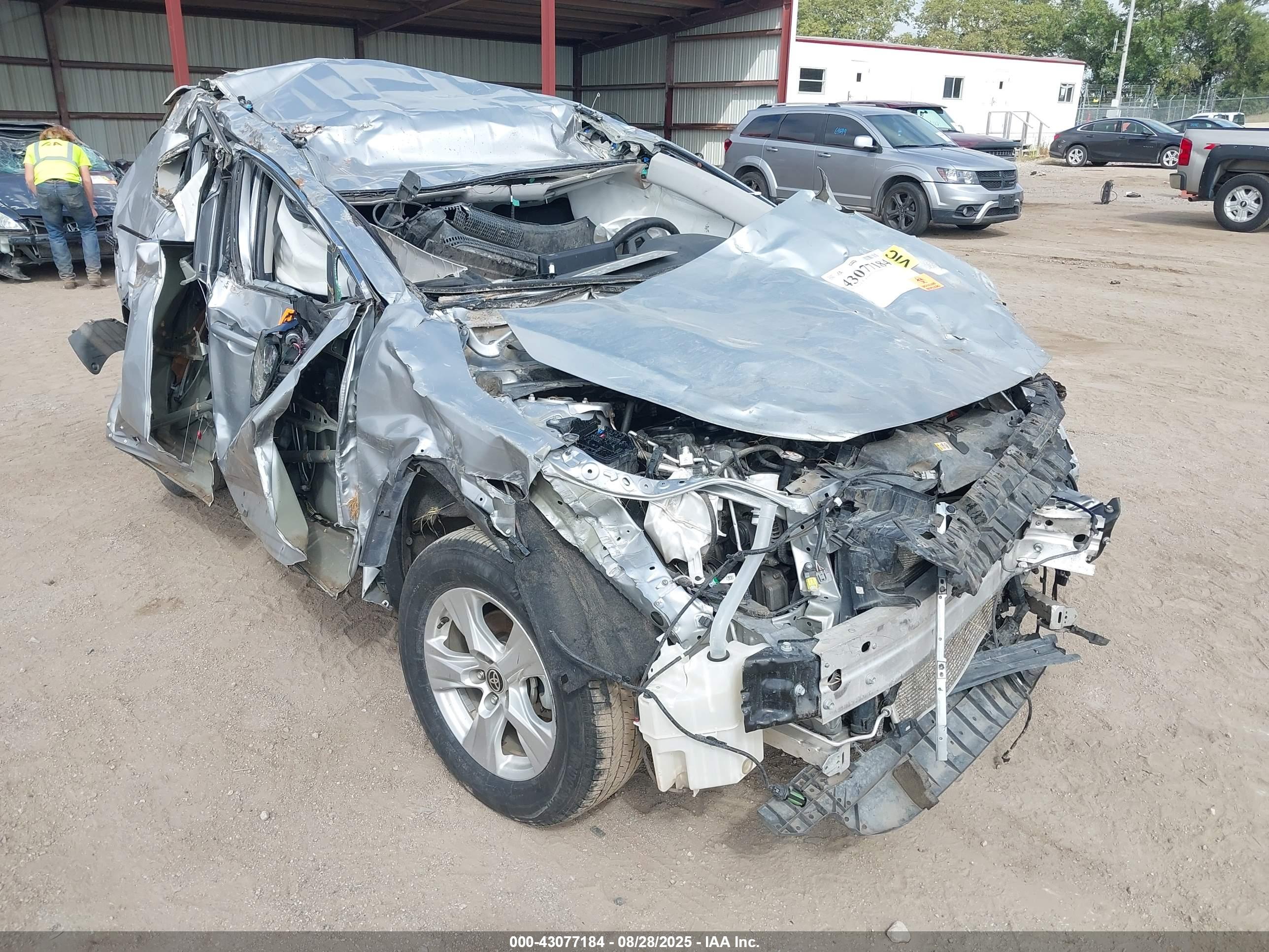 TOYOTA RAV4 image 6