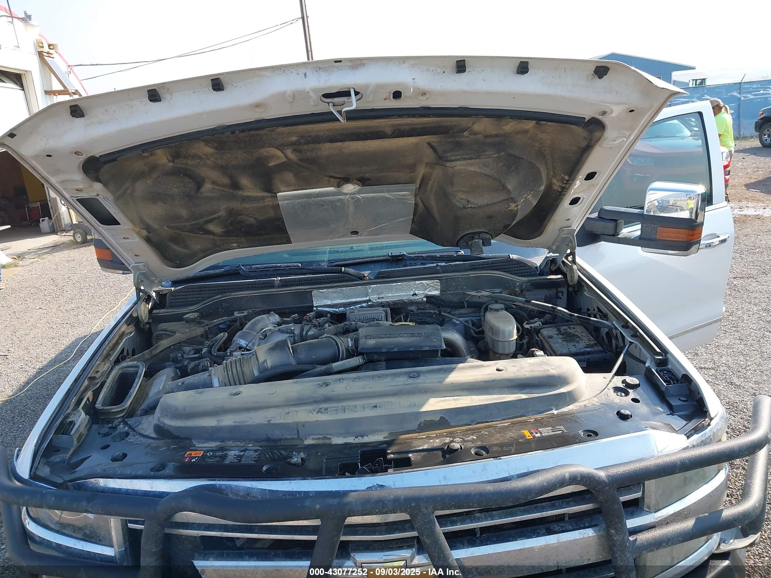 CHEVROLET SILVERADO image 10