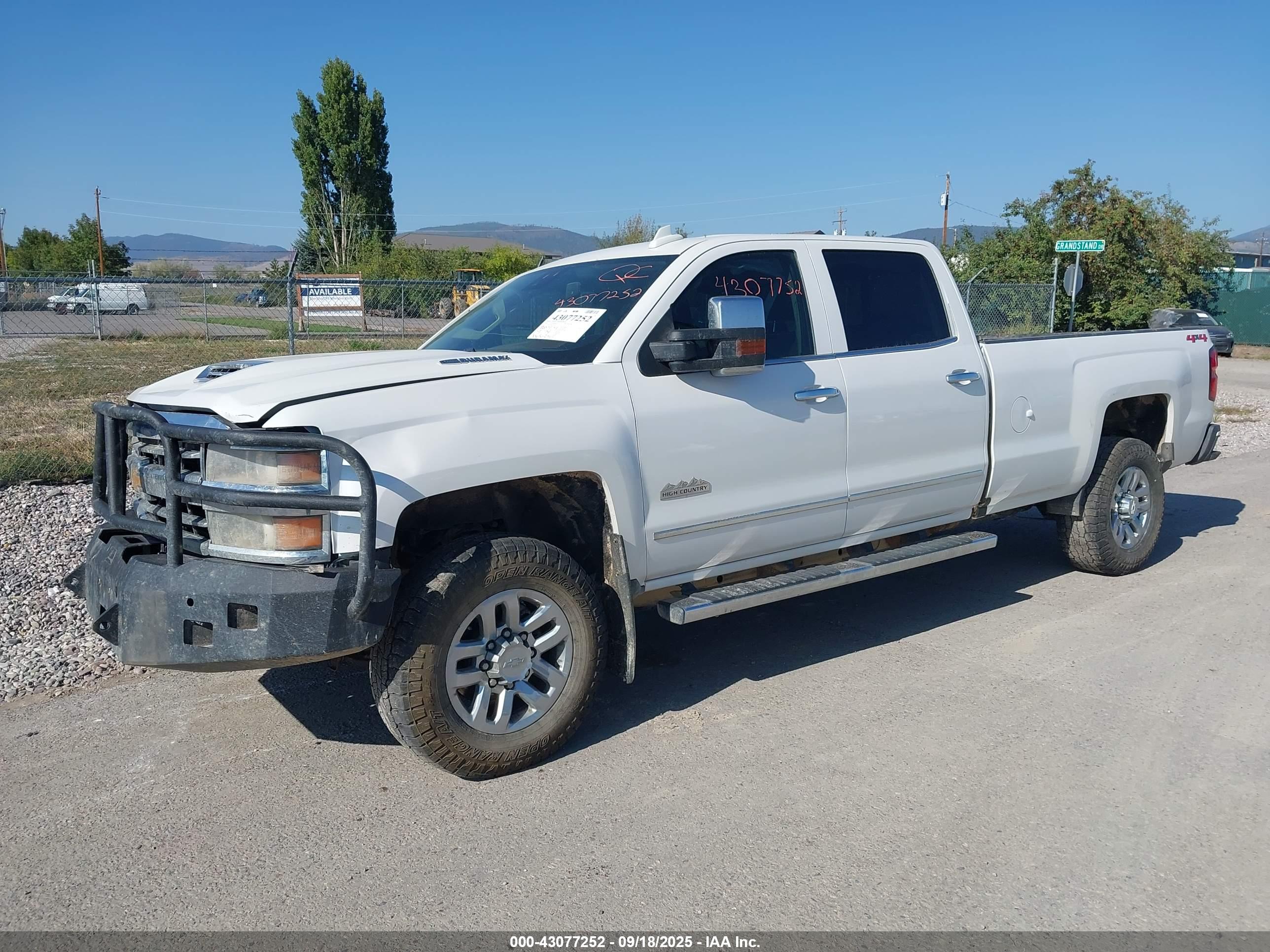 CHEVROLET SILVERADO image 2