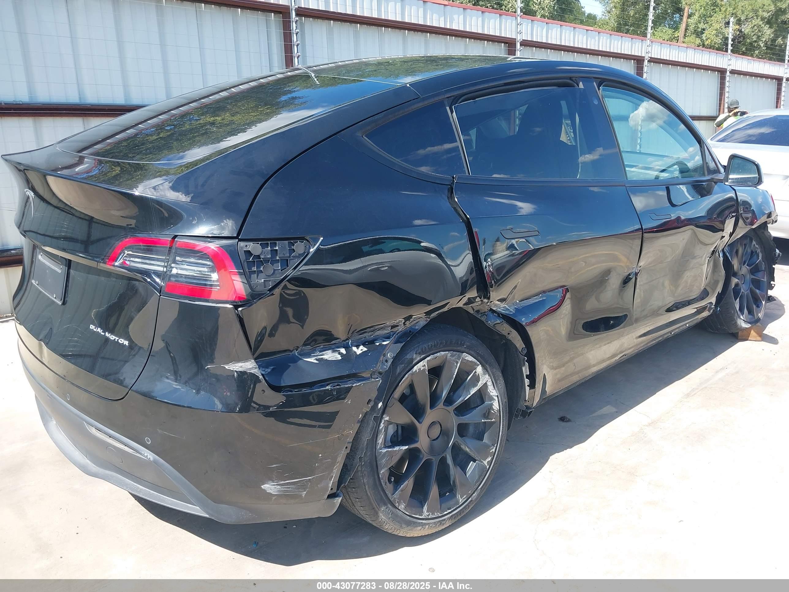 TESLA MODEL image 4