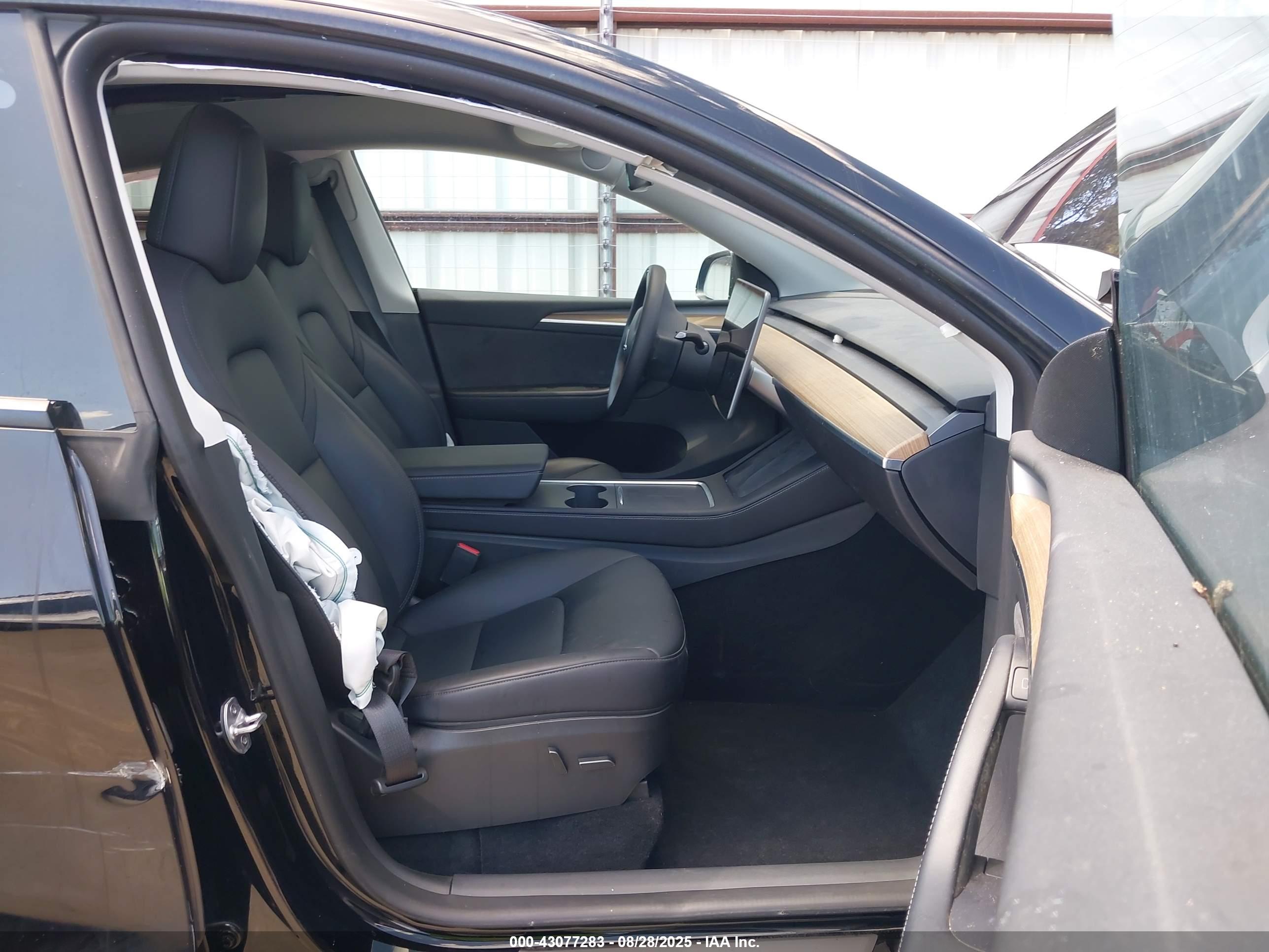 TESLA MODEL image 5