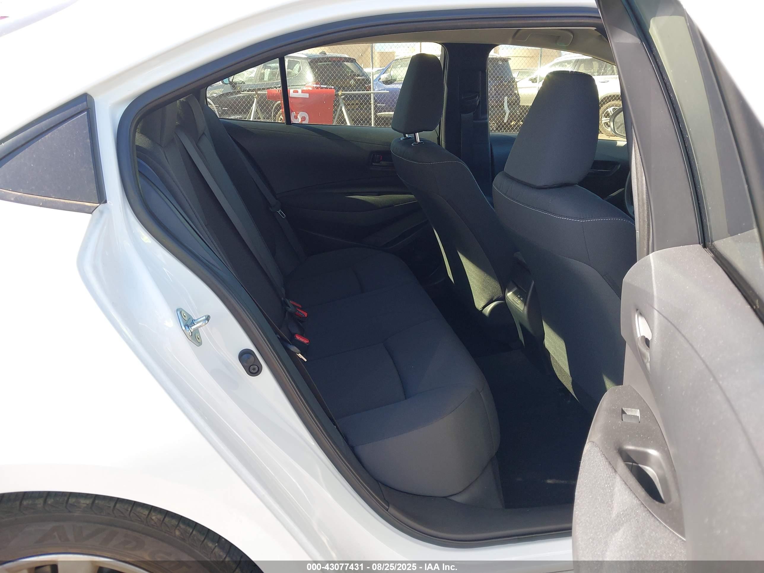 TOYOTA COROLLA image 8