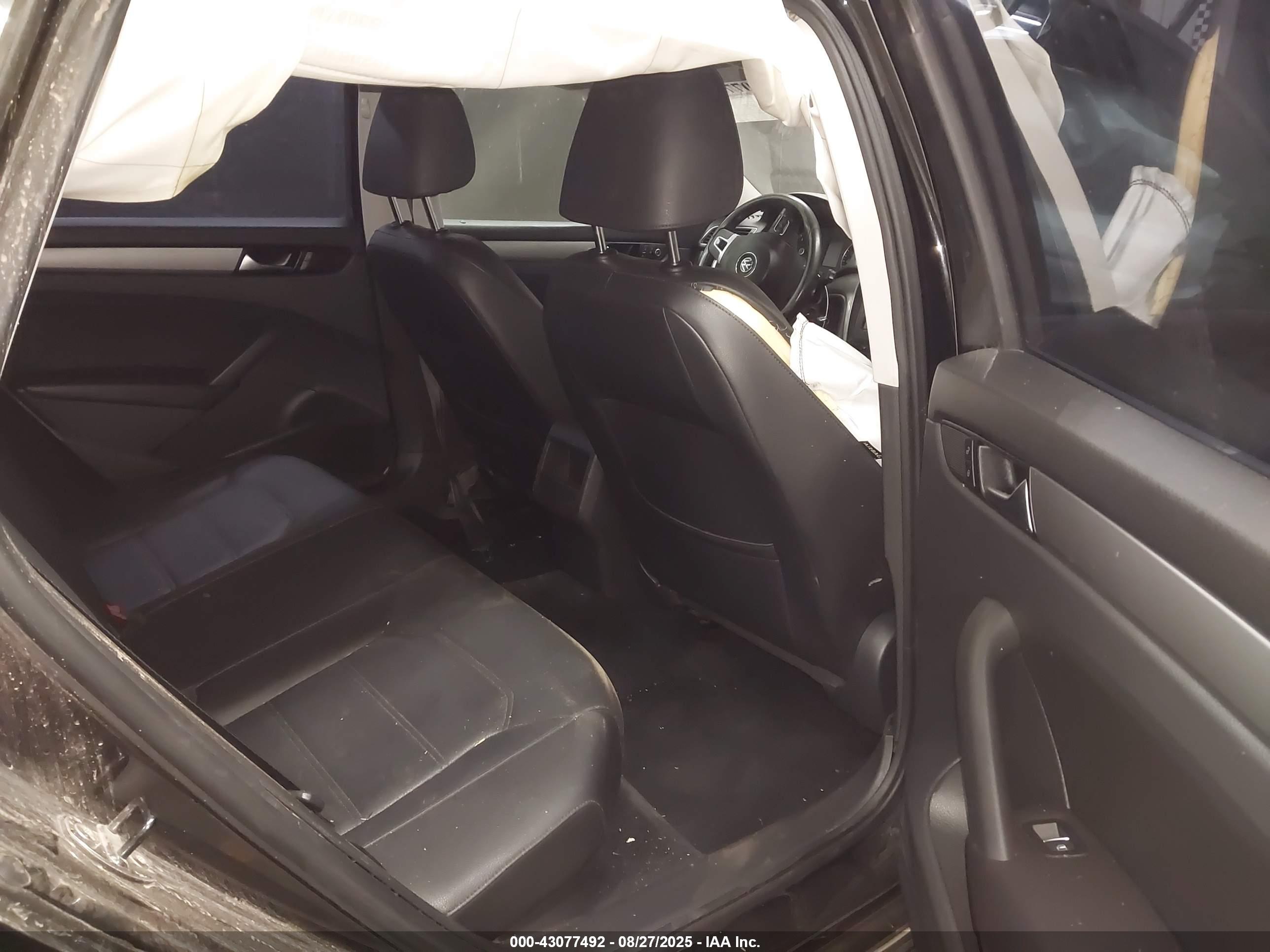 VOLKSWAGEN PASSAT image 8