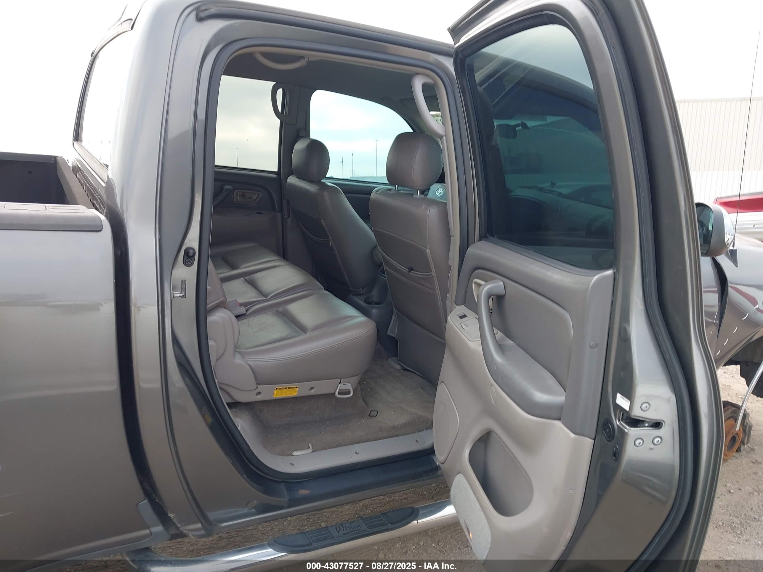 TOYOTA TUNDRA image 8