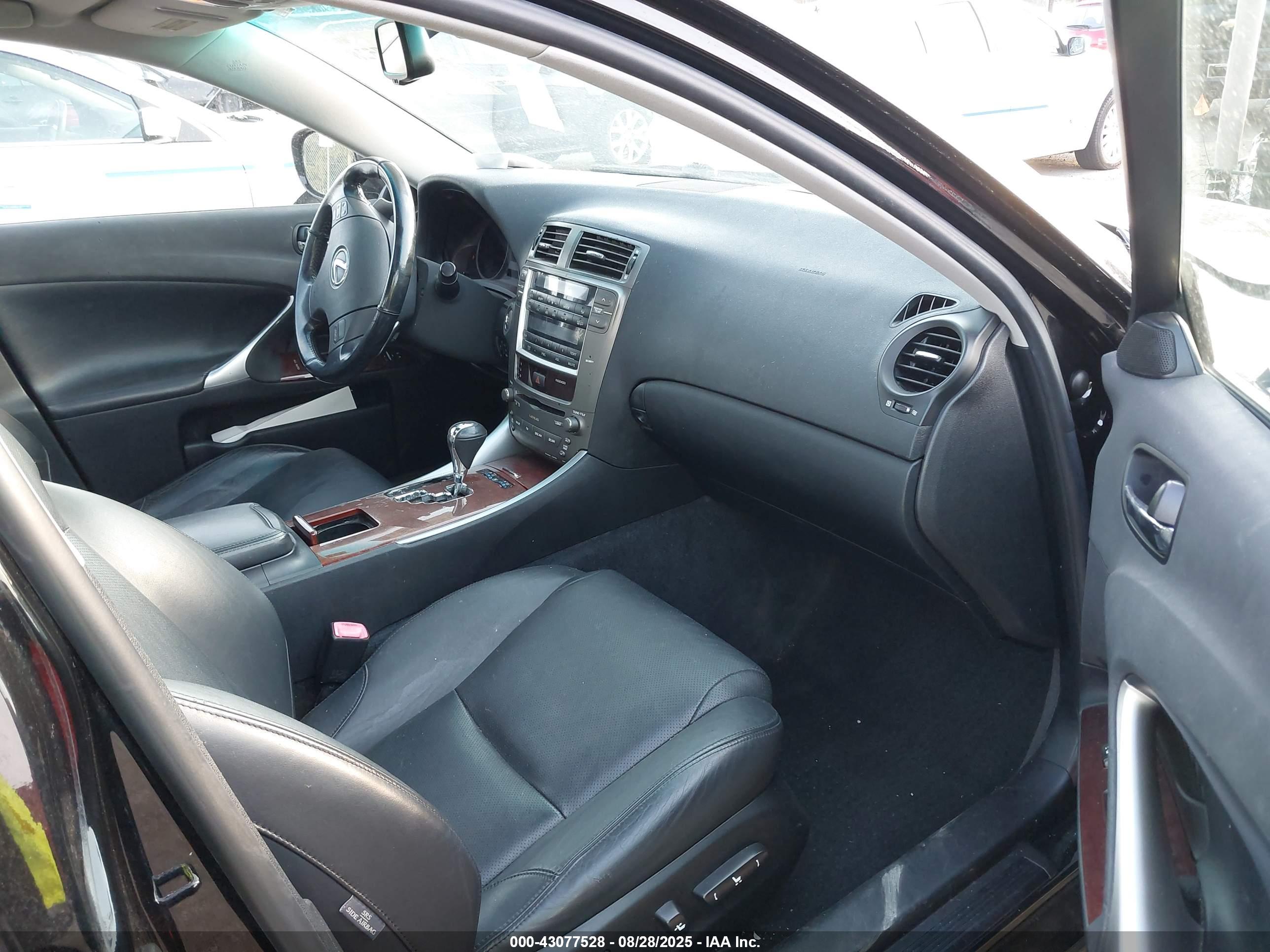 LEXUS IS image 5