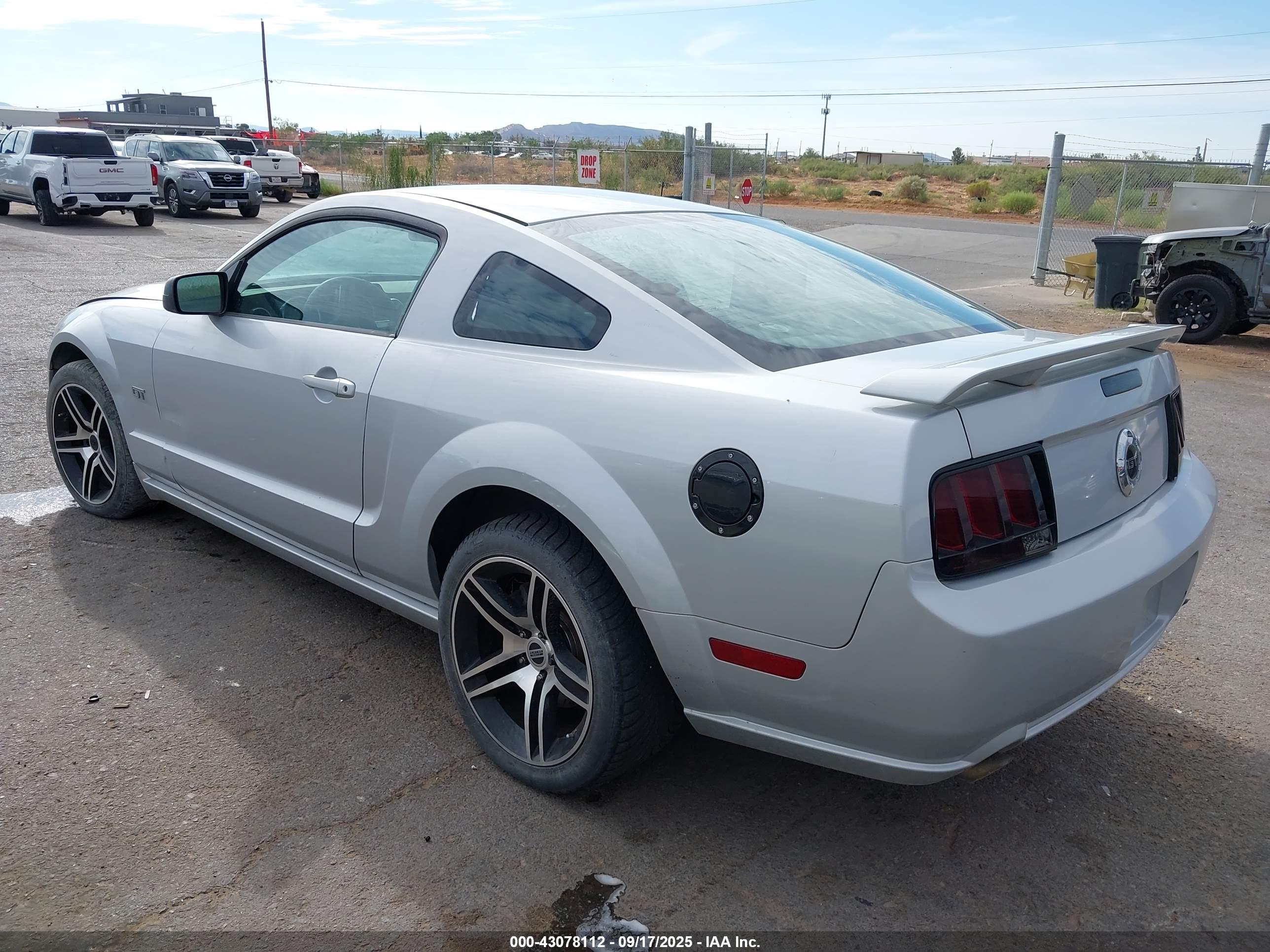 FORD MUSTANG image 3