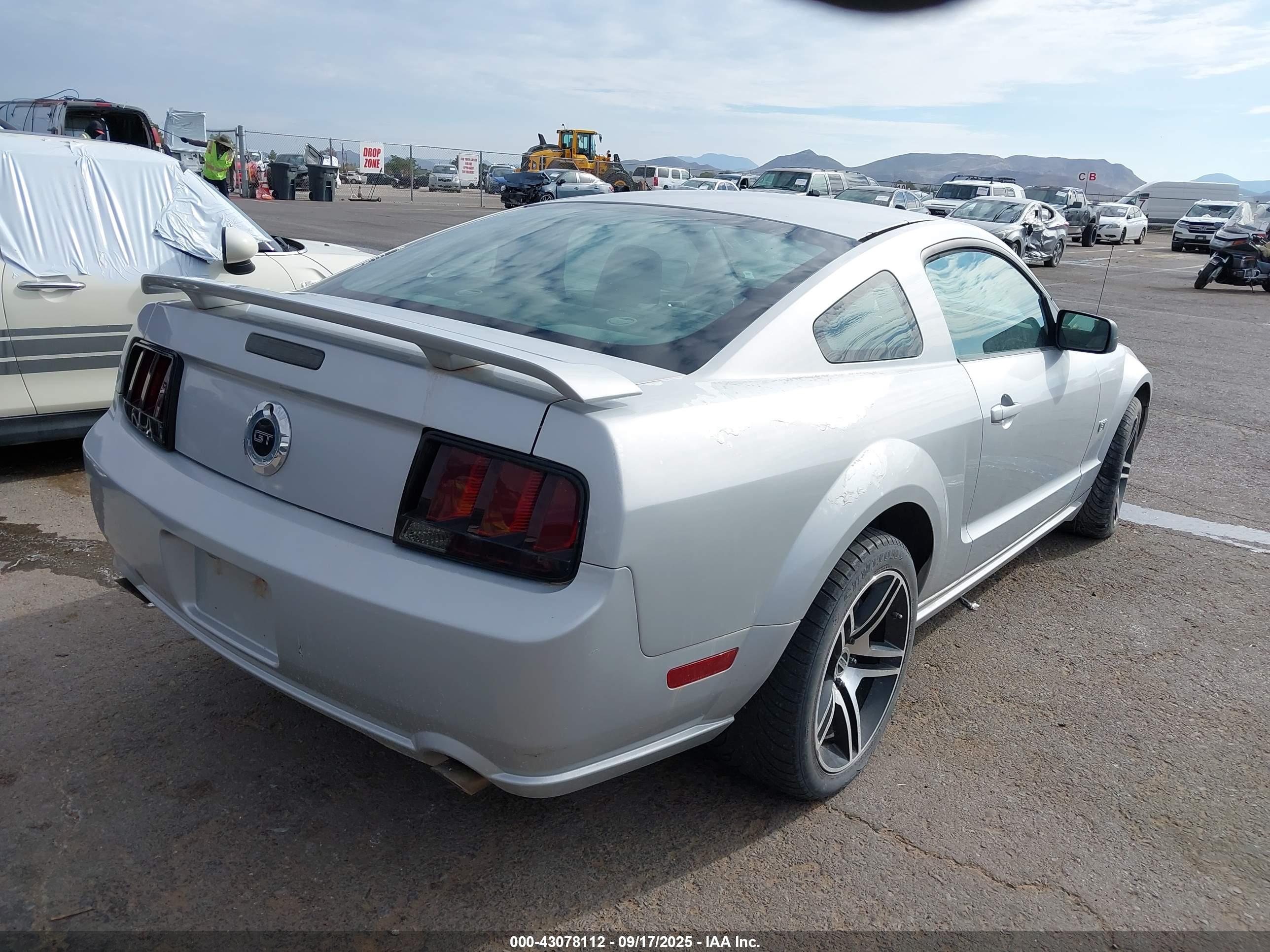 FORD MUSTANG image 4