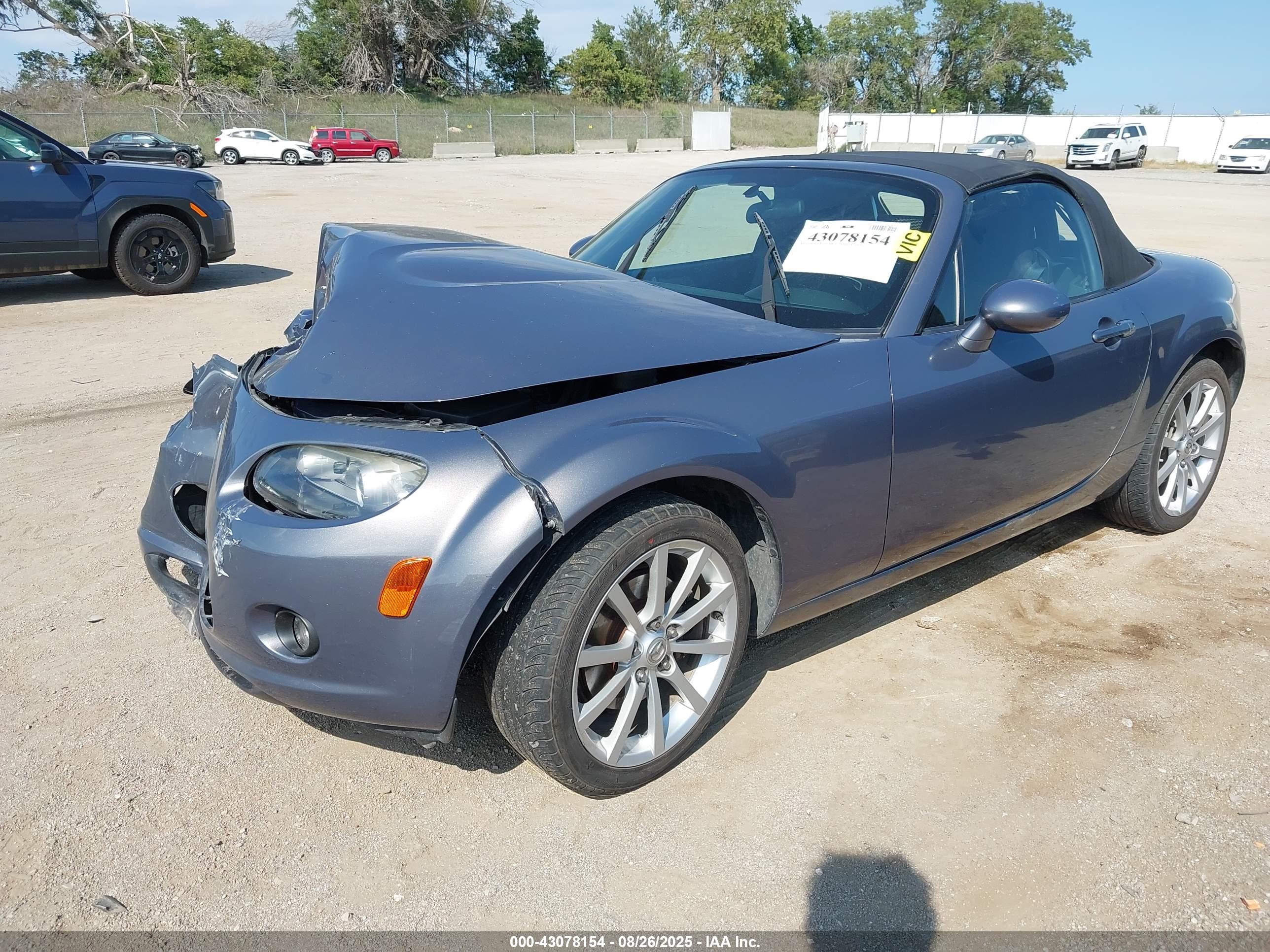 MAZDA MX-5 image 2