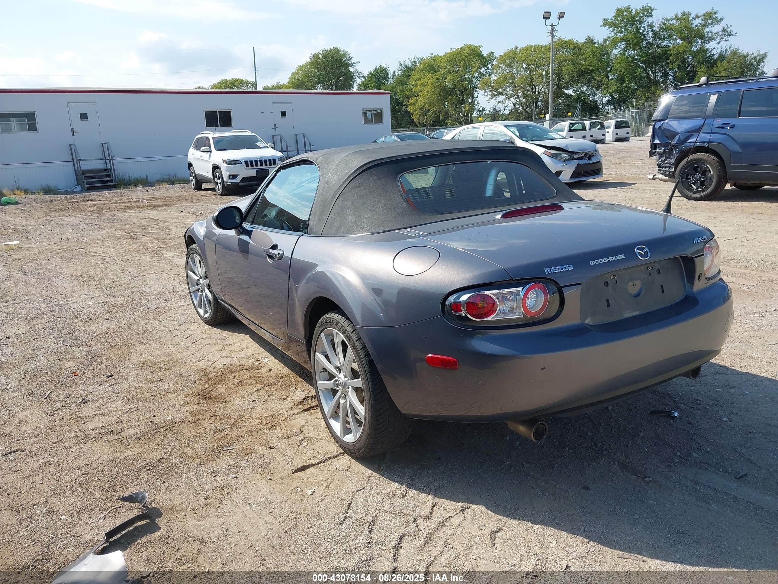 MAZDA MX-5 image 3