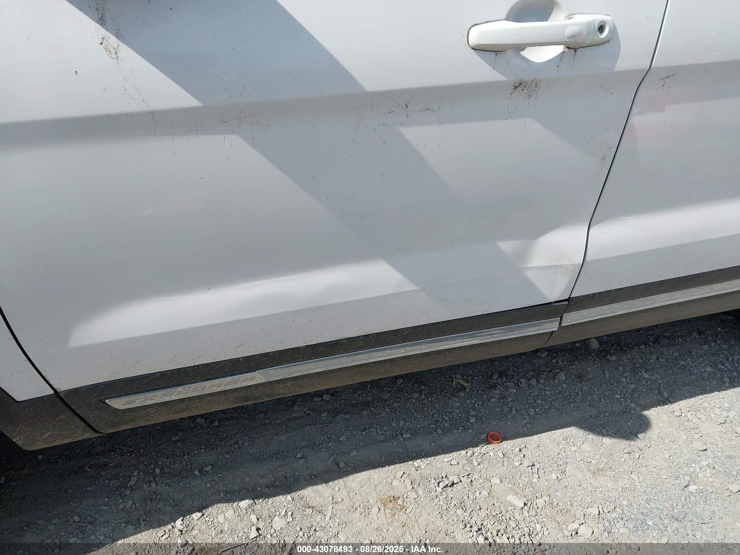 FORD EXPLORER image 6