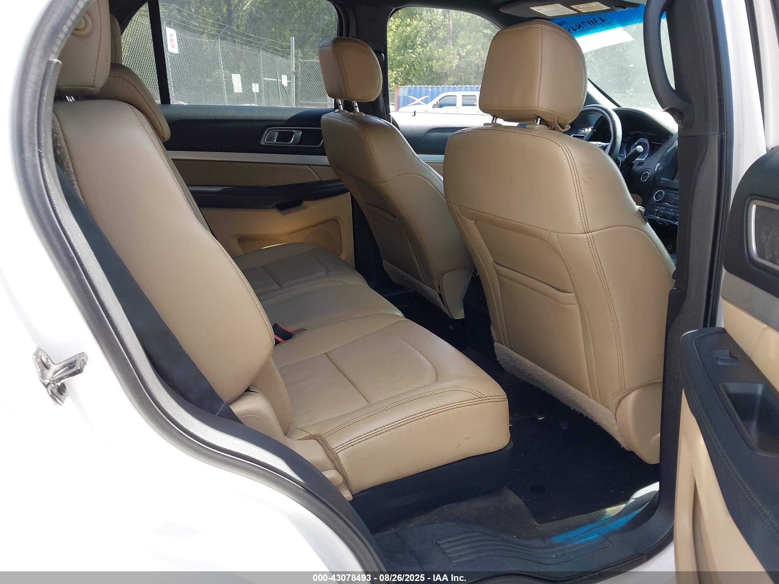 FORD EXPLORER image 8
