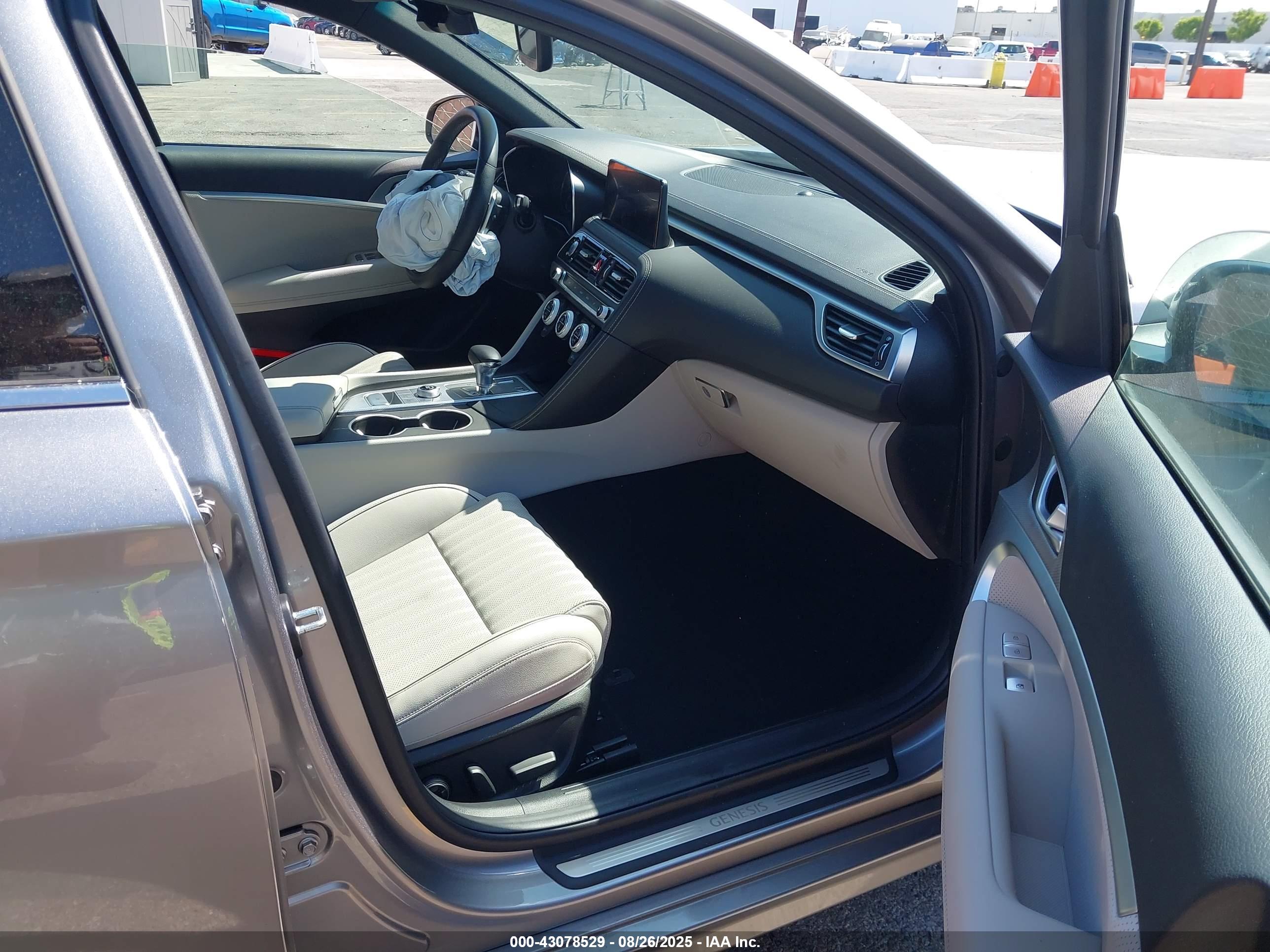 GENESIS G70 image 5