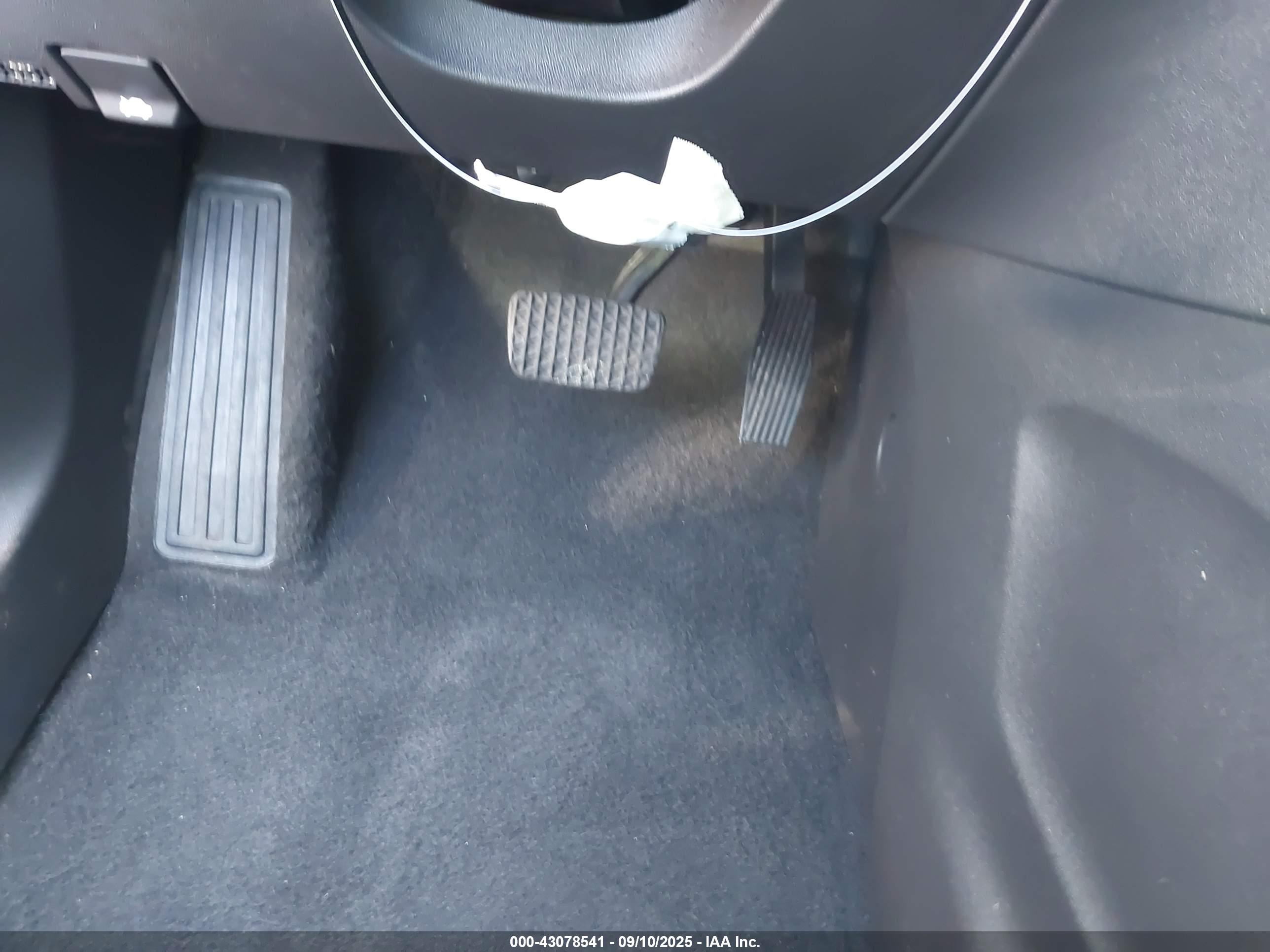 CHEVROLET EQUINOX image 11