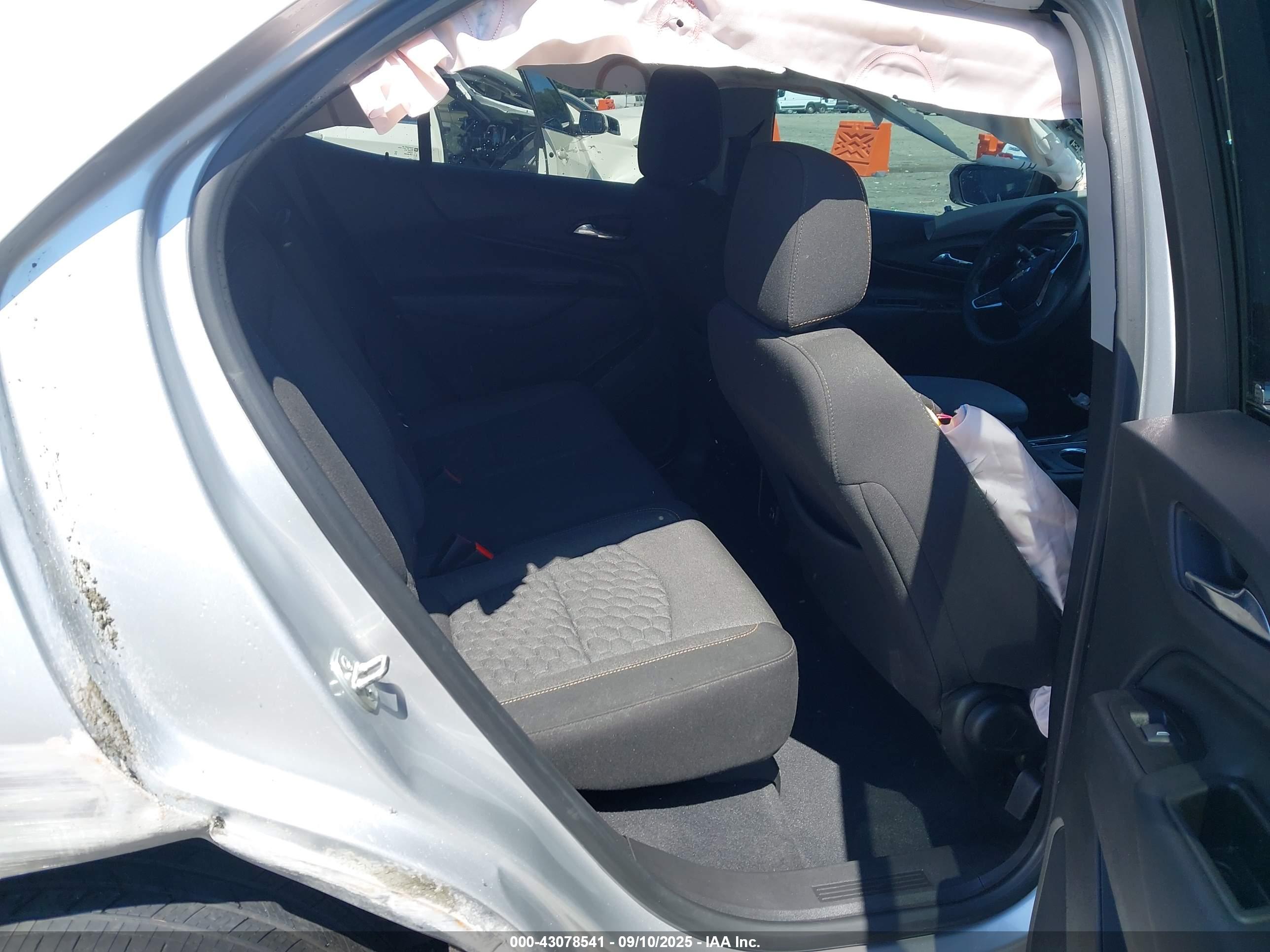 CHEVROLET EQUINOX image 8