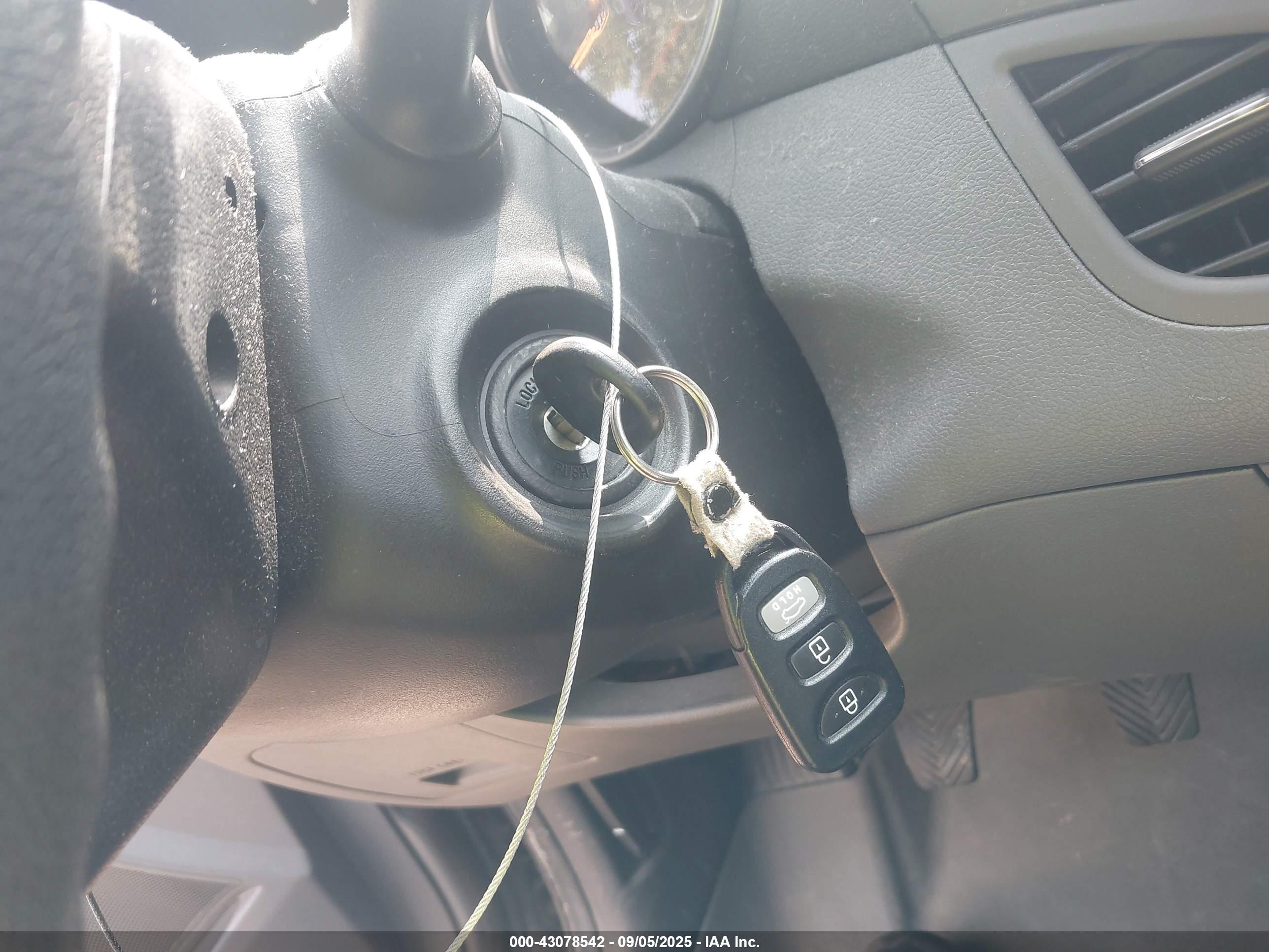 HYUNDAI ELANTRA image 11