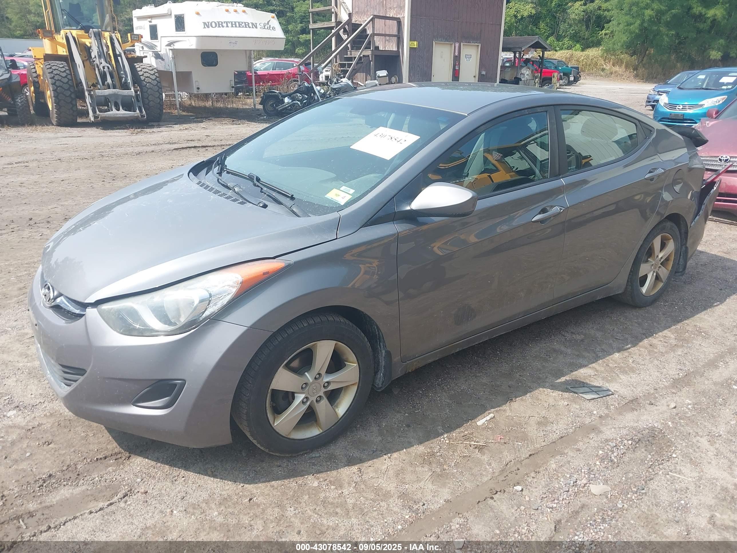 HYUNDAI ELANTRA image 2