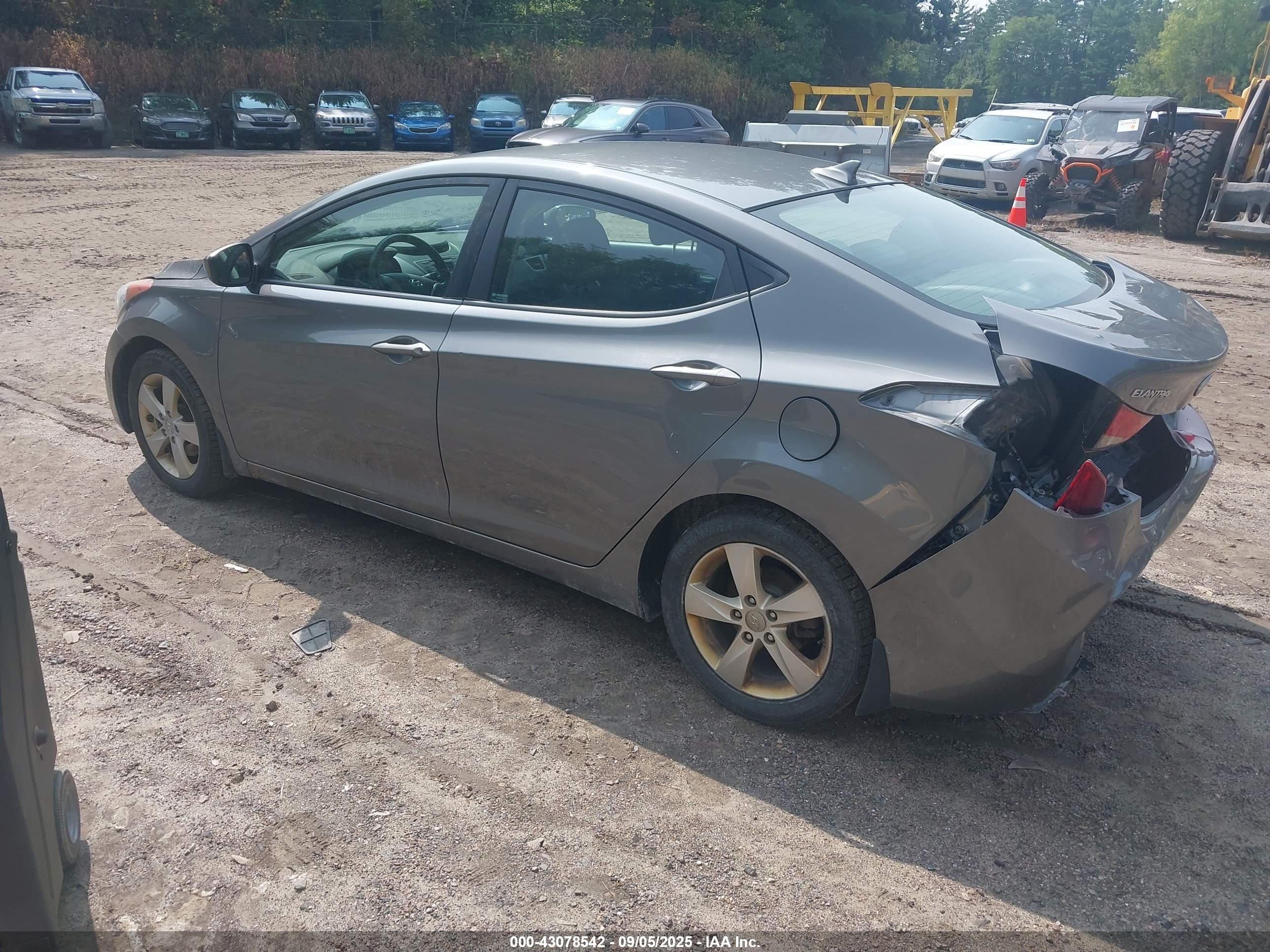 HYUNDAI ELANTRA image 3